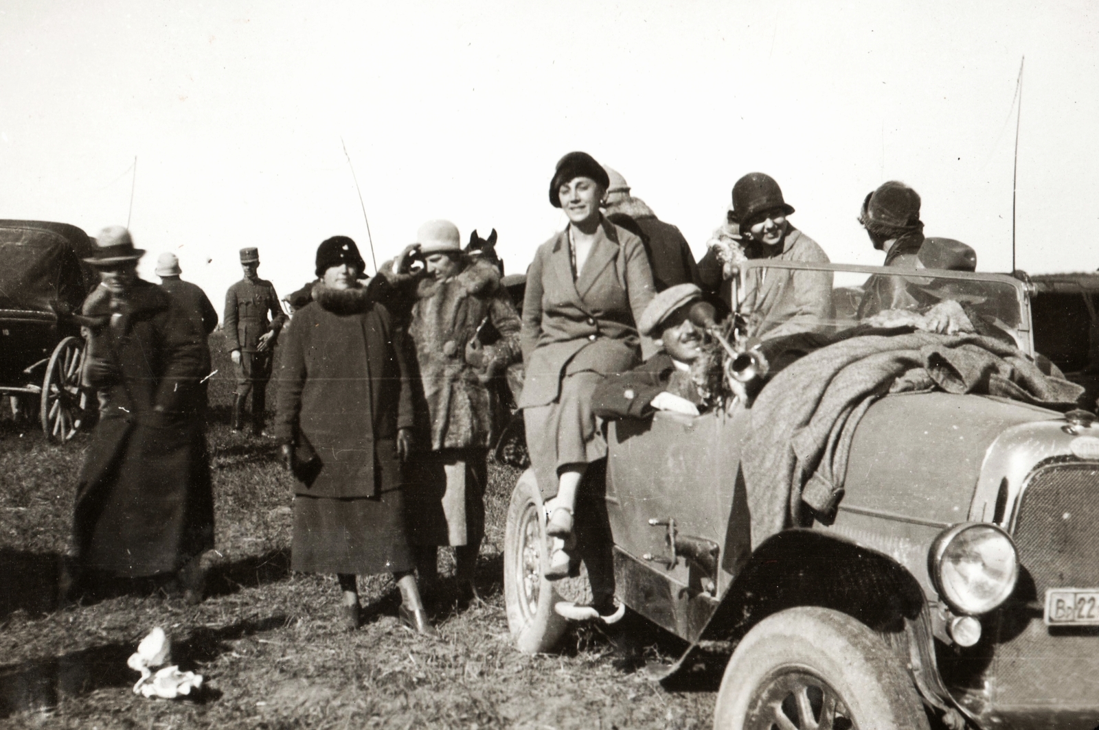 Magyarország, Felsőzsolca, agarász verseny nézői., 1926, Péchy László, Fiat-márka, olasz gyártmány, automobil, rendszám, duda, Fiat 501, autón ülni, Fortepan #75853