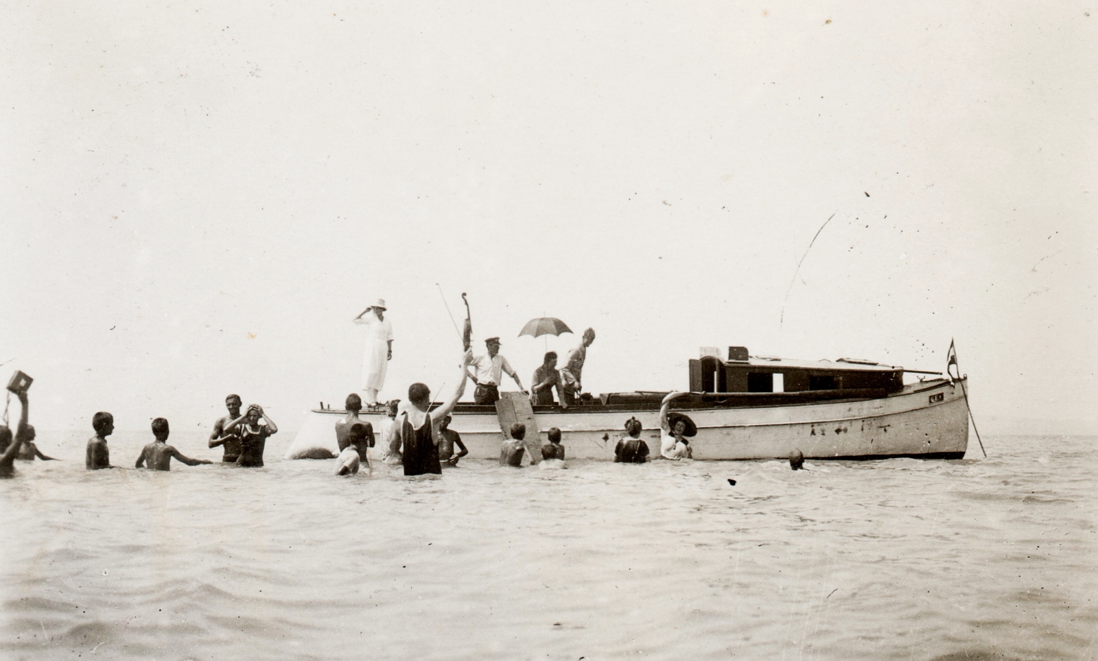 Hungary,Lake Balaton, Siófok, 1920, Péchy László, hat, bathing suit, flag, women, men, boat, umbrella, kids, peaked cap, bath, Fortepan #75904