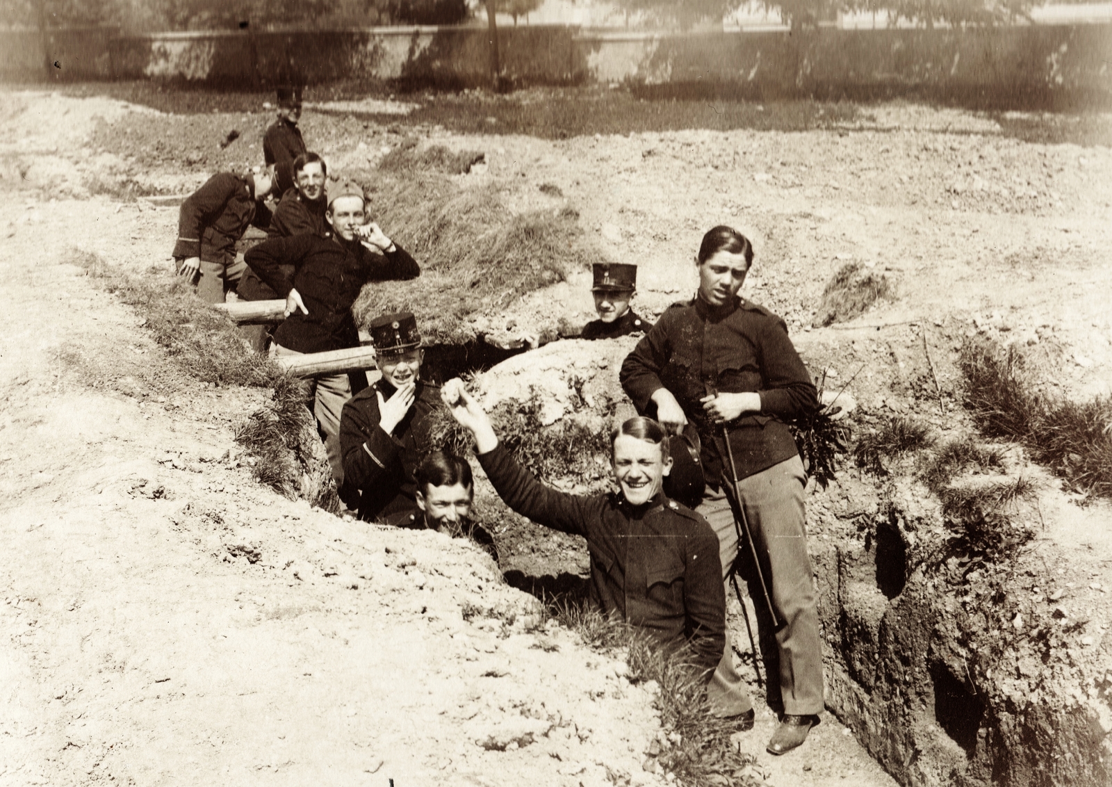 Austria, Mödling, a Császári és Királyi Katonai Műszaki Főiskola (később HTL Mödling néven főiskola) kadétjai., 1914, Péchy László, trench, tableau, cadet, Fortepan #75946
