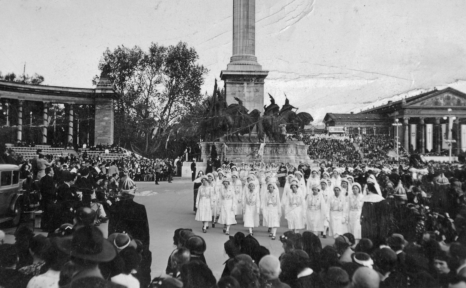 Hungary, Budapest XIV., Hősök tere, Eucharisztikus Világkongresszus., 1938, Fortepan, festive, gendarme, Budapest, Árpád-portrayal, Fortepan #7598