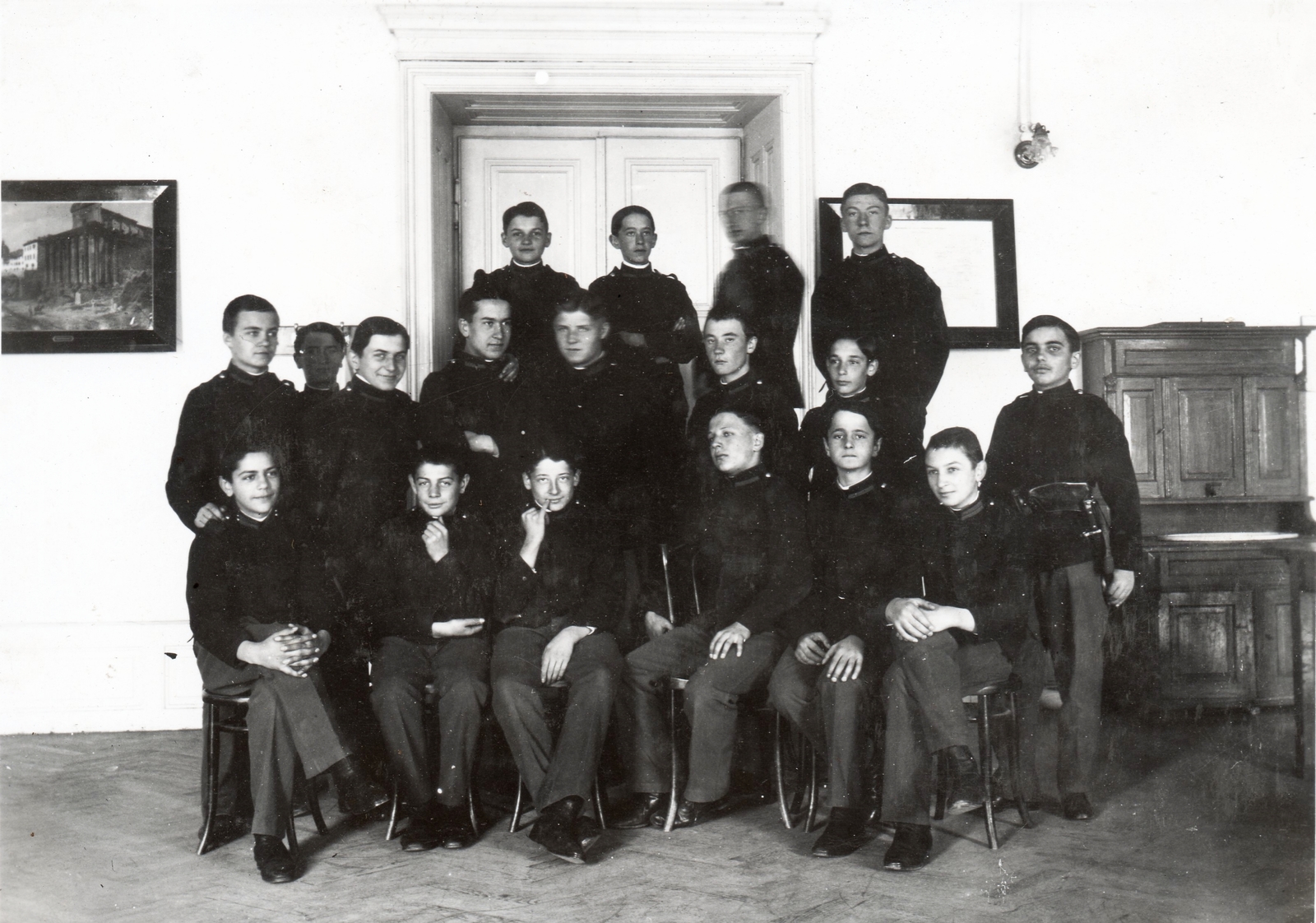 Romania,Transylvania, Târgu Mureș, a Katonai alreáliskola hallgatói., 1911, Péchy László, uniform, class photo, tableau, sword, wall picture, cadet, Fortepan #75984
