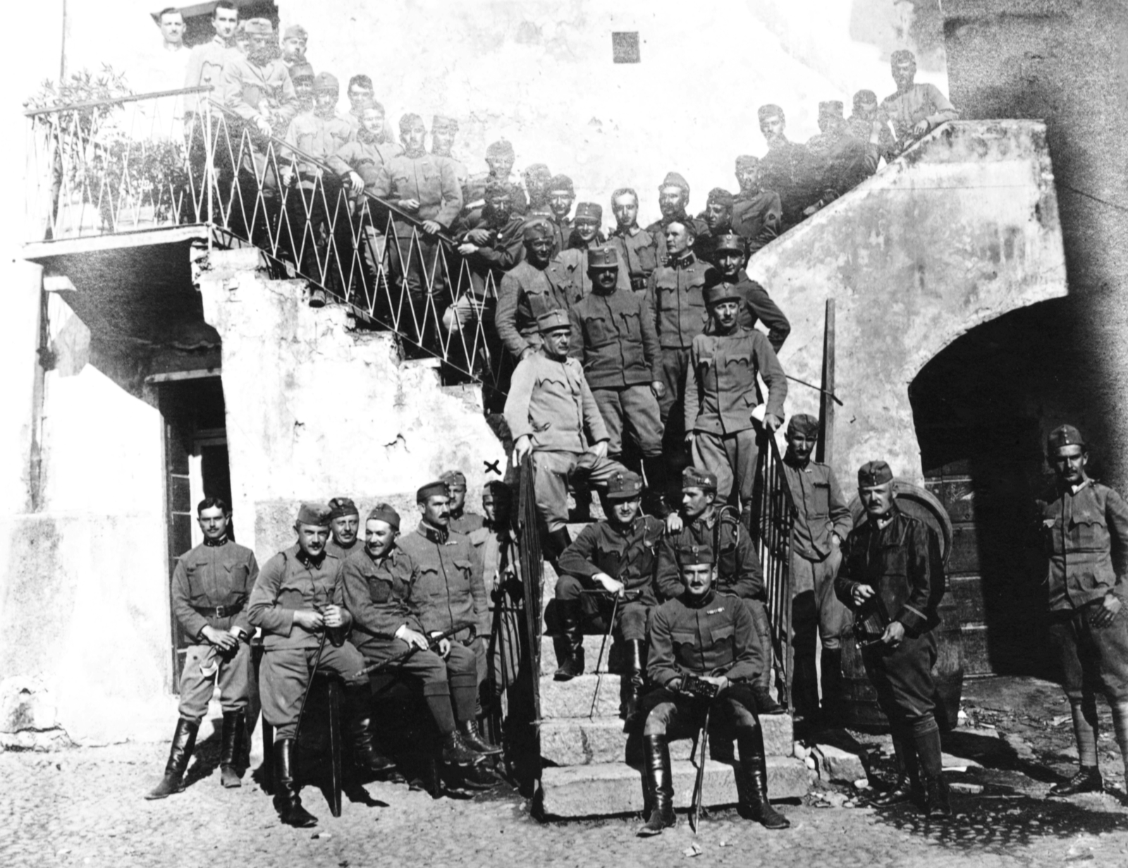 Italy, Pressano, 1916, Péchy László, First World War, tableau, sitting on stairs, Fortepan #75993