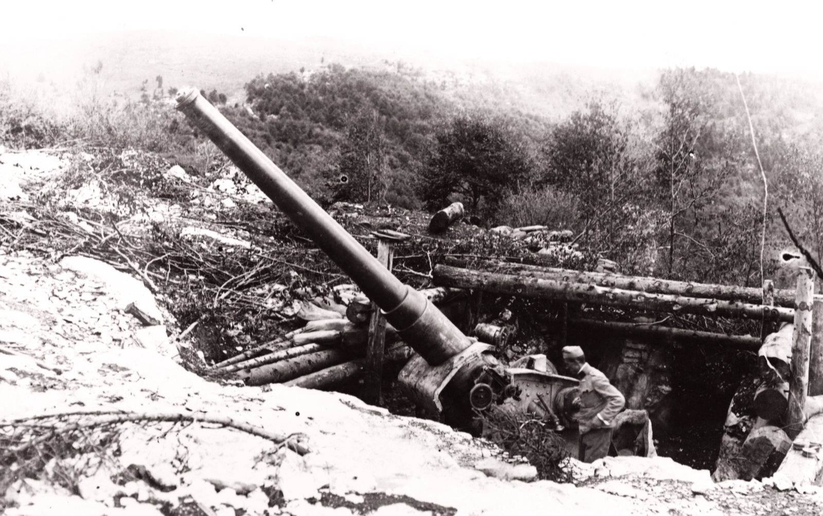 Italy, Forte di Punta Corbin, zsákmányolt olasz messzehordó ágyú., 1916, Péchy László, First World War, cannon, artillery, Fortepan #75996