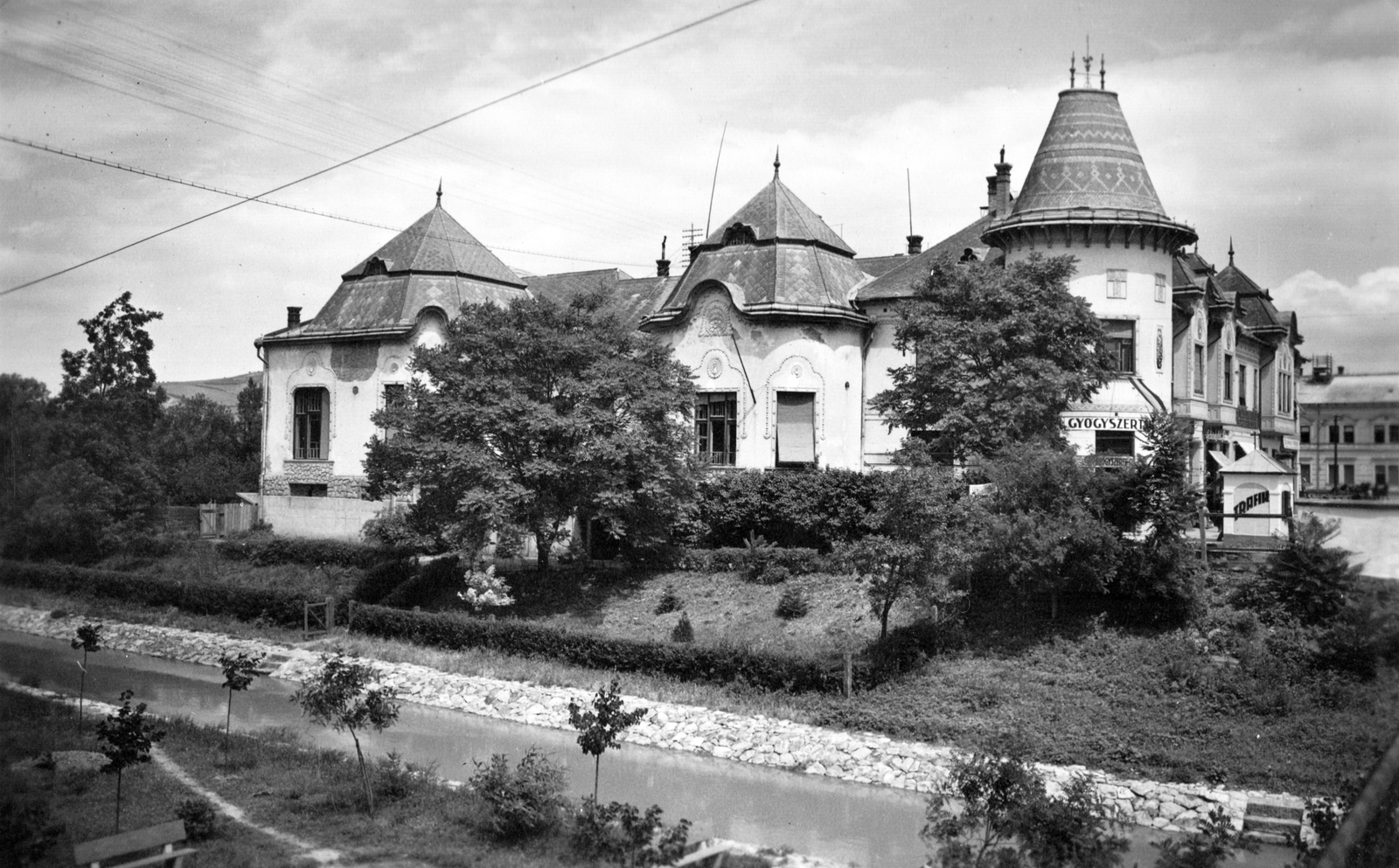 Ukraine,Zakarpattia Oblast, Berehove, Rákóczi tér, Bereg Vármegyei Kaszinó (Úri Kaszinó)., 1940, Fortepan, Secession, casino, Art Nouveau architecture, Gyula Besenszky-design, Fortepan #76059