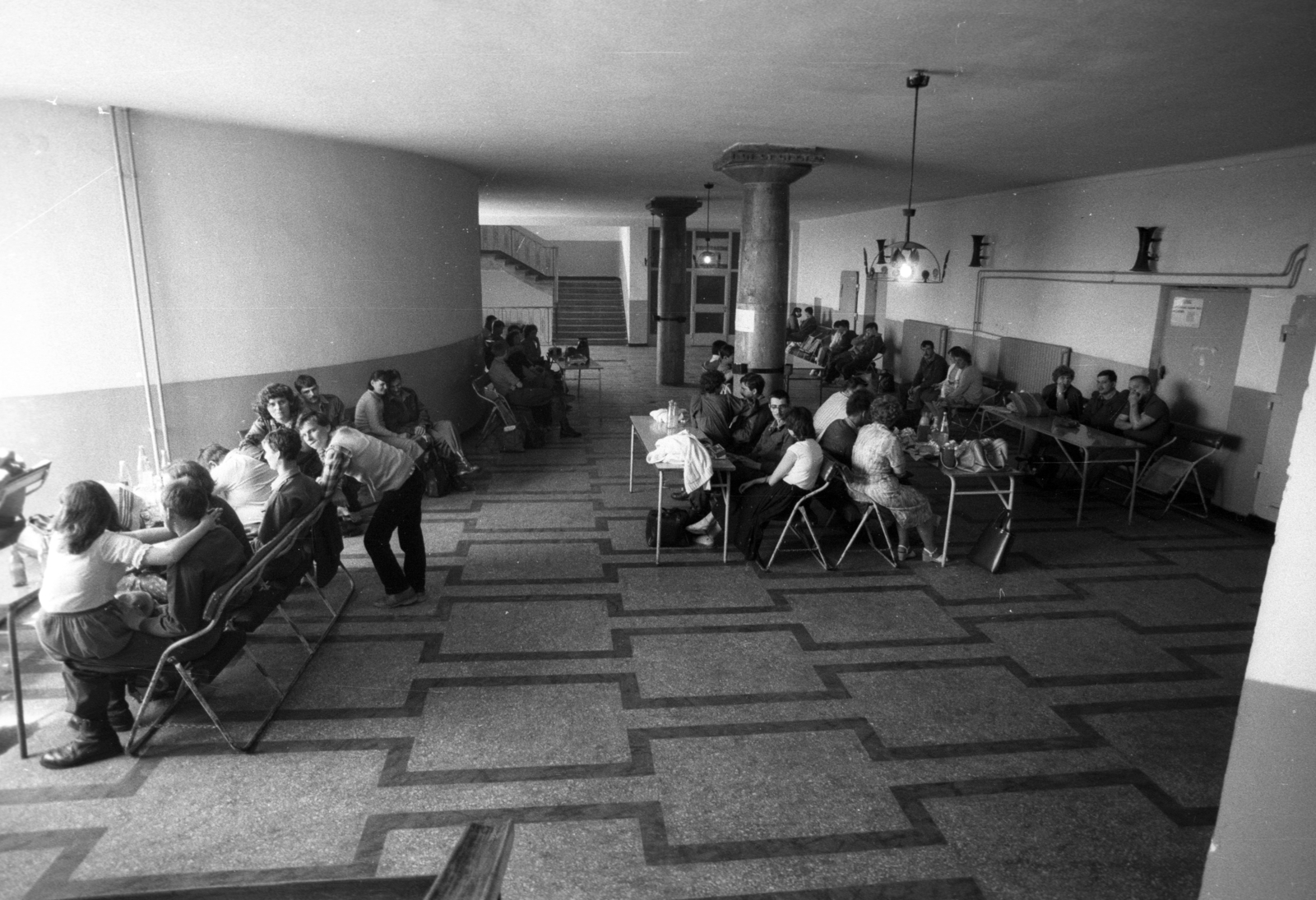 Hungary, Tata, a MN 11. Harckocsi Hadosztály laktanyája (később MH 25. Klapka György Lövészdandár)., 1984, Erdei Katalin, waiting room, Fortepan #76072