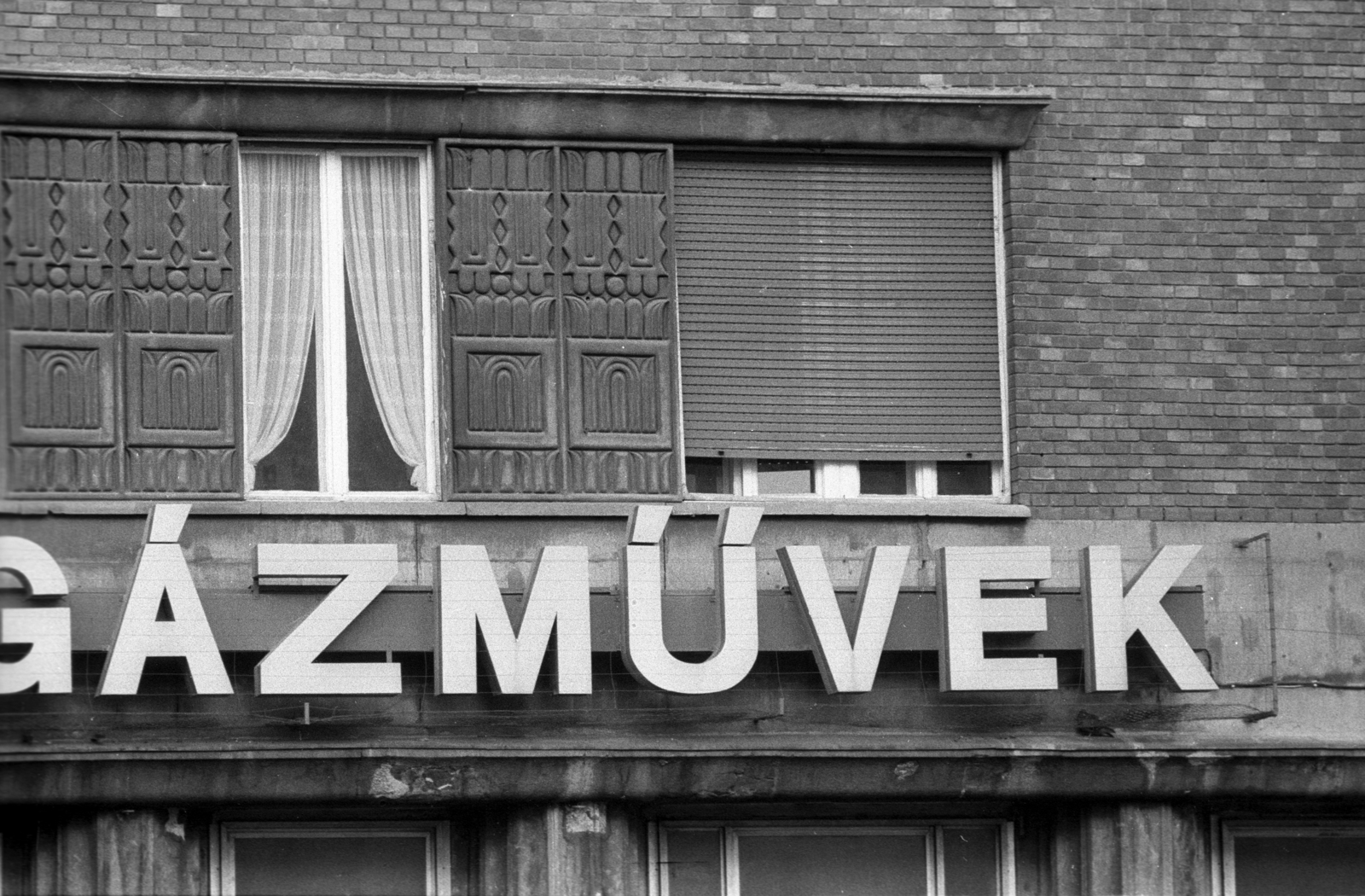 Magyarország, Budapest VII., Rákóczi út 18., 1990, Erdei Katalin, neon felirat, Budapest, gázművek, Fortepan #76142