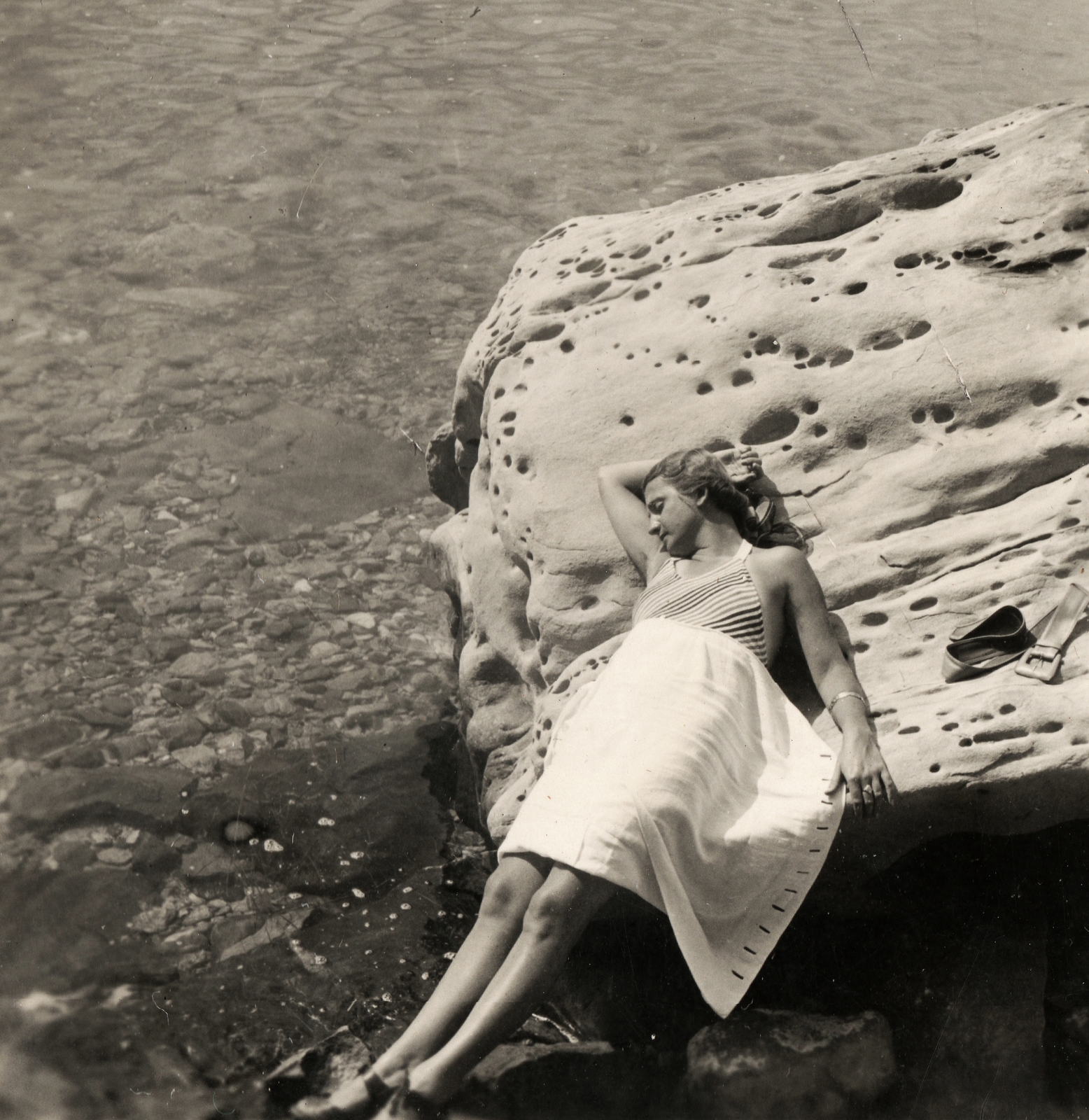 Croatia, Otok Rab, 1937, PRL, portrait, bathing suit, water surface, sunbathe, summer, woman, shore, rock, towel, belt, Fortepan #76195