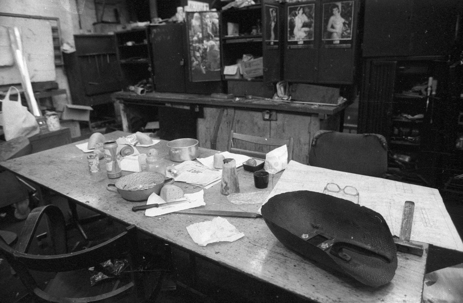1990, Erdei Katalin, glasses, nude photo, loaf of bread, knife, welding goggles, beer can, workshop, Fortepan #76268