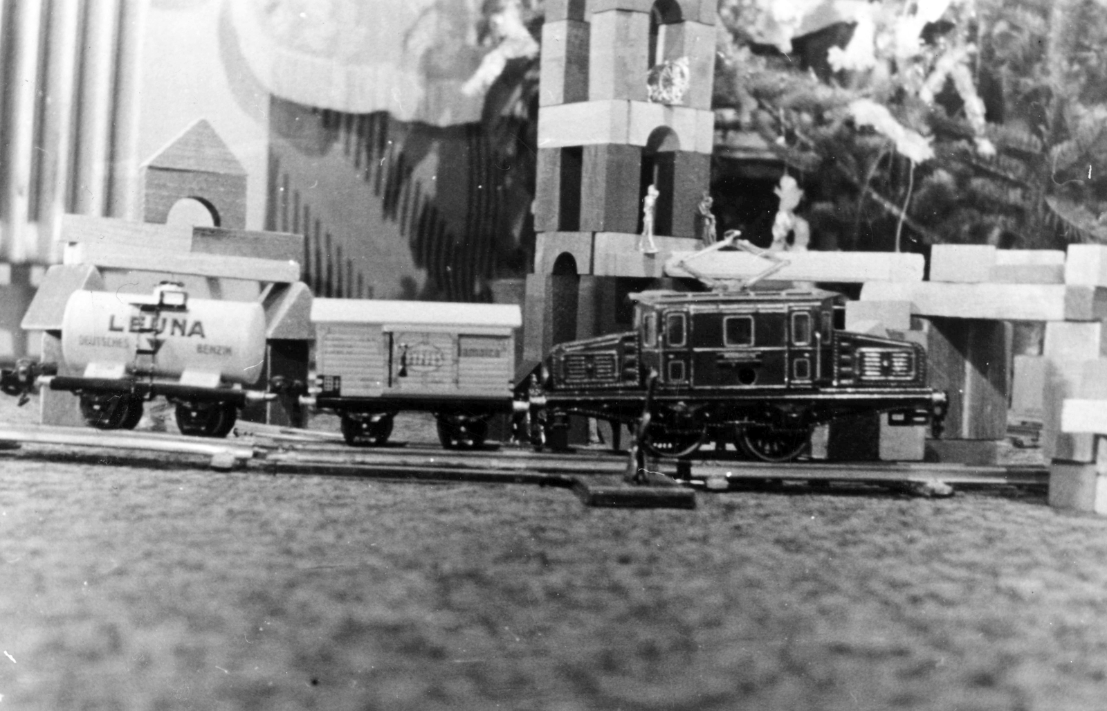 1950, Vojnich Pál, Christmas, interior, toy, model train, toy train, wooden blocks, Fortepan #76381