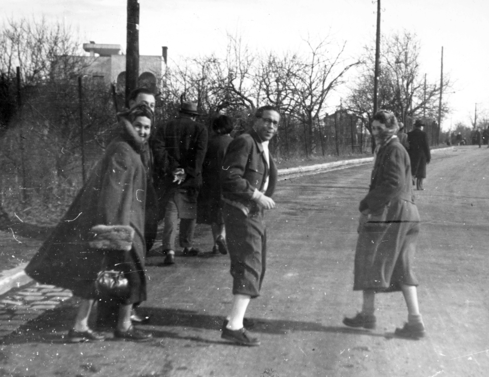 1951, Vojnich Pál, excursion, tableau, women, men, looking back, Fortepan #76389