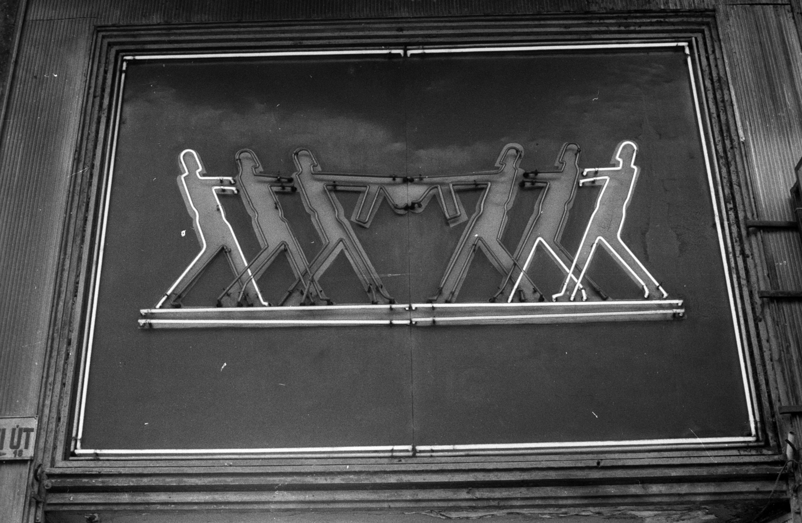 Hungary, Budapest VII., Rákóczi út, Verseny Áruház., 1990, Erdei Katalin, Centrum Department Store, neon sign, Budapest, Fortepan #76450