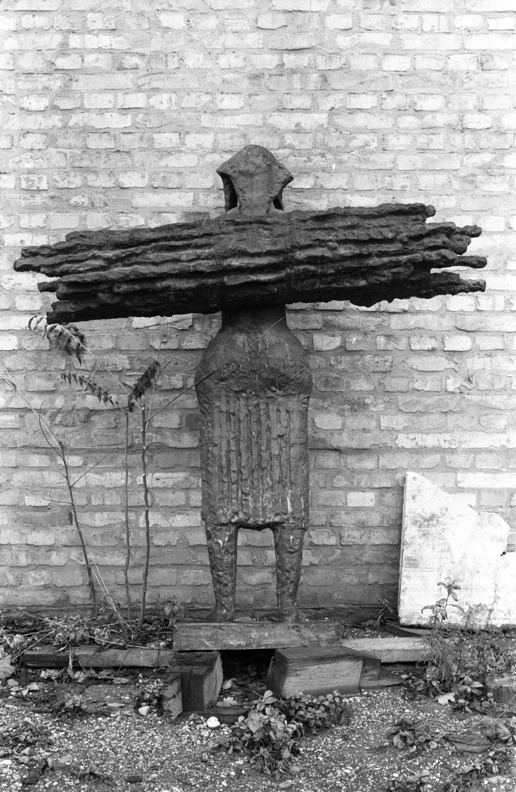 Magyarország, Somogyi József Rőzsehordó című szobra (1983)., 1990, Erdei Katalin, szobor, Fortepan #76463