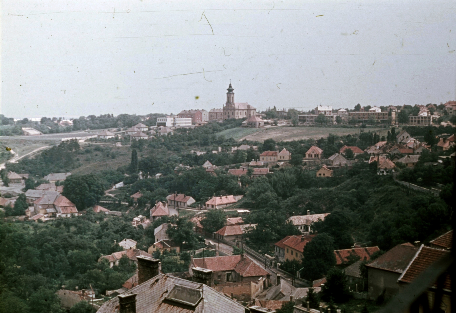 Hungary, Veszprém, kilátás a Tűztoronyból a Jutasi (Felszabadulás) út házai és az Árpád-házi Szent Margit-templom felé., 1966, Herth Viktória dr, Bodó Emma, church, colorful, cityscape, view, Fortepan #76481