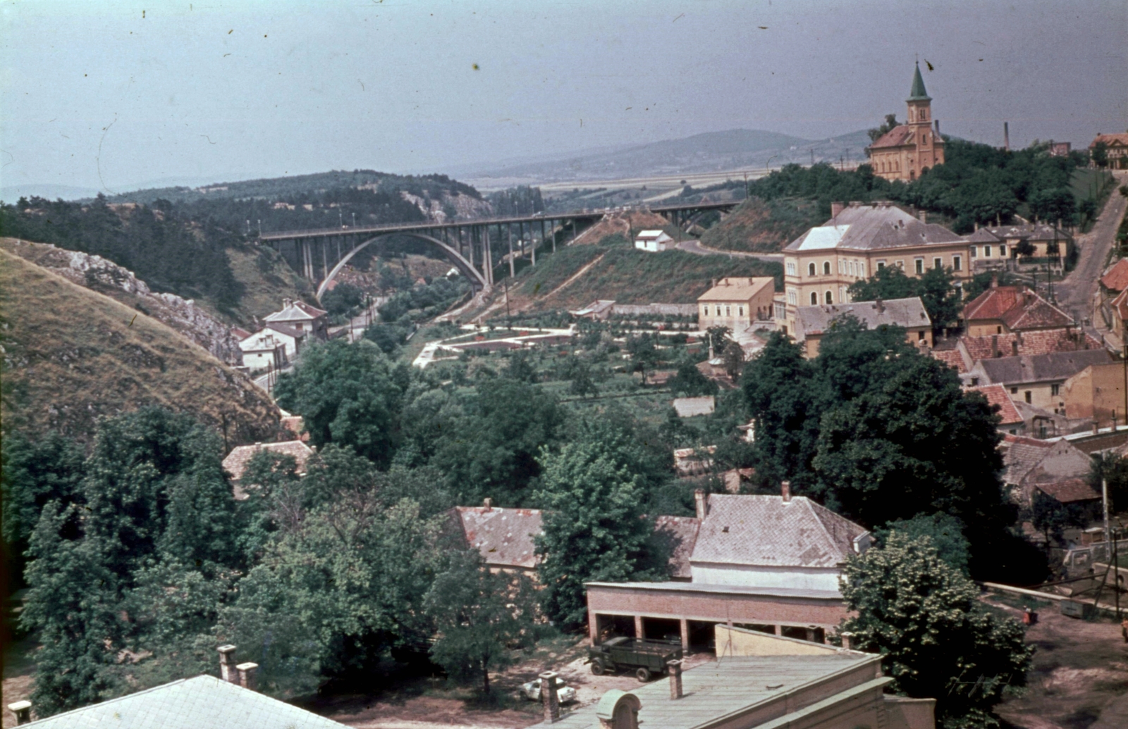 Hungary, Veszprém, kilátás a várból a Szent István völgyhíd (Viadukt) felé., 1966, Herth Viktória dr, Bodó Emma, church, colorful, bridge, ferro concrete construction, arch bridge, Róbert Folly-design, Fortepan #76483