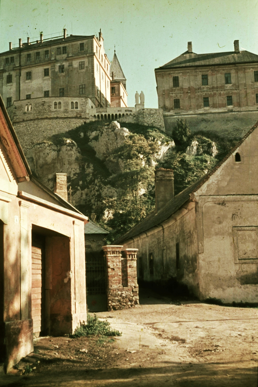 Hungary, Veszprém, Kollégium utca, fenn a Várkilátó., 1966, Herth Viktória dr, Bodó Emma, colorful, street view, Fortepan #76489