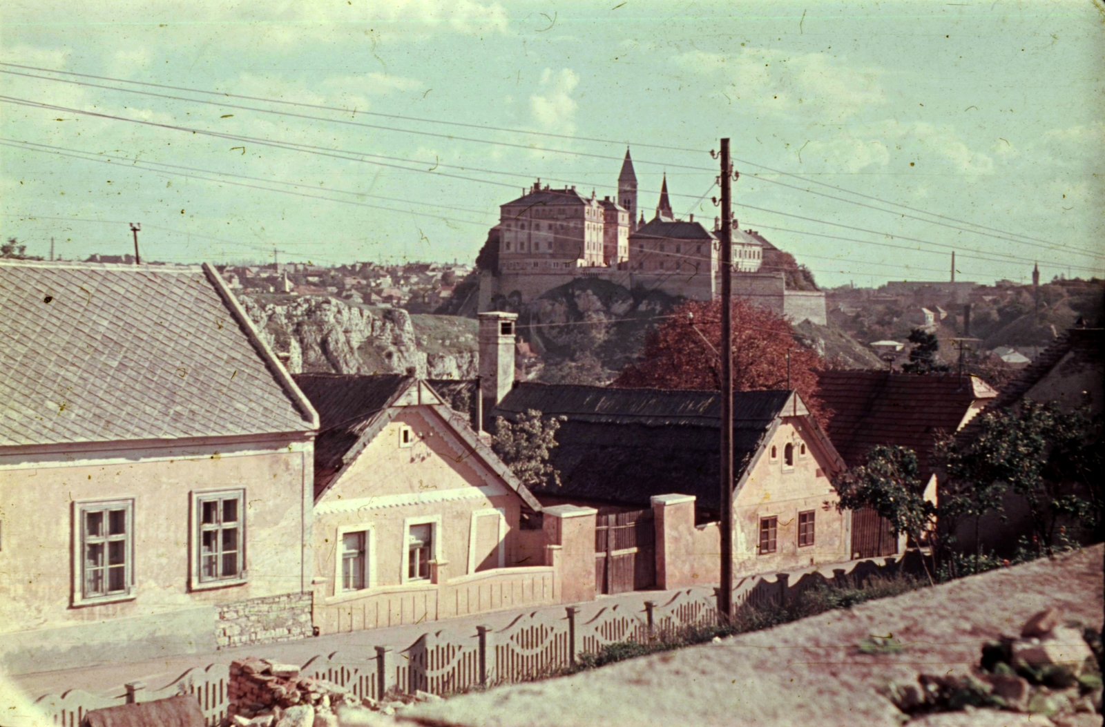 Hungary, Veszprém, Szent István (Vörös Október) utca, szemben a vár., 1966, Herth Viktória dr, Bodó Emma, colorful, street view, pylon, Fortepan #76491