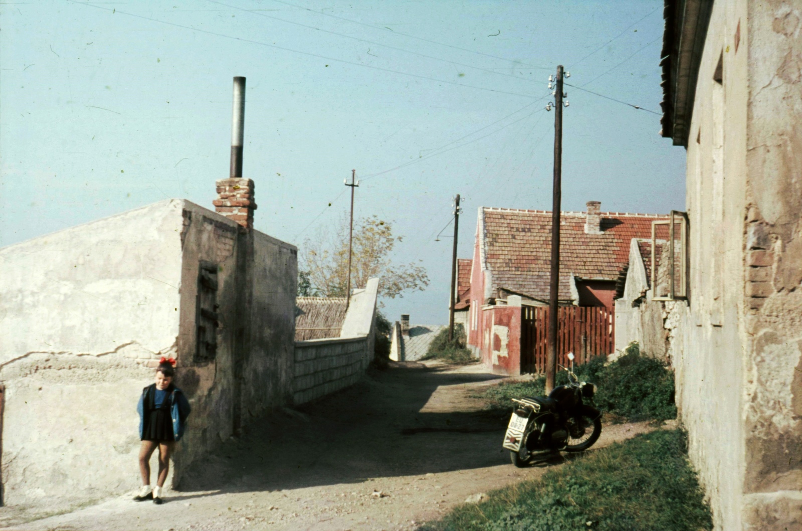 Hungary, Veszprém, Csutorás utca., 1966, Herth Viktória dr, Bodó Emma, motorcycle, chimney, pylon, poverty, poverty, Fortepan #76510