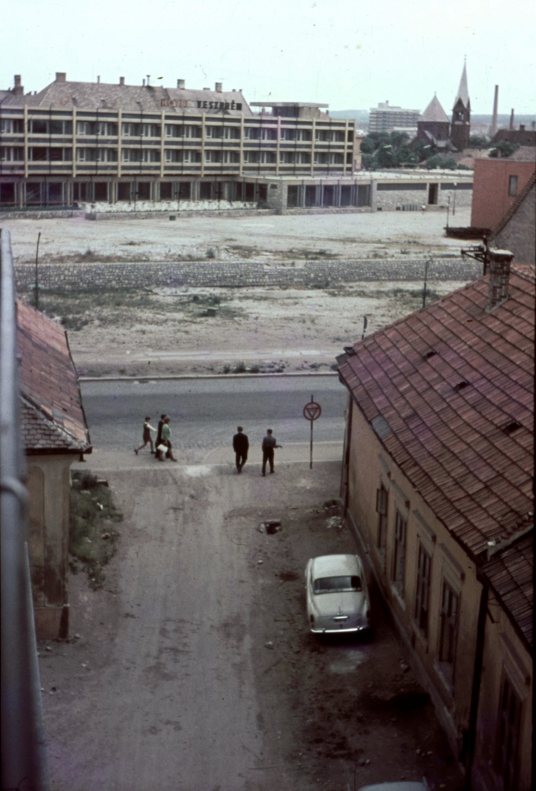Hungary, Veszprém, Szent Imre (Rákóczi) tér a Cserhát utcából nézve, ma itt áll a "Lordok Háza"., 1968, Herth Viktória dr, Bodó Emma, church, colorful, street view, hotel, automobile, Fortepan #76538