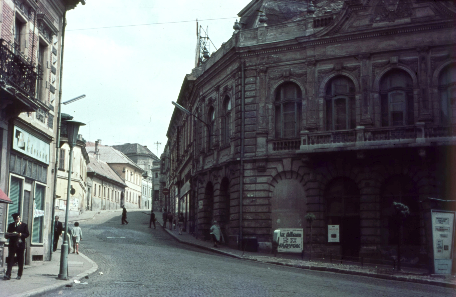 Hungary, Veszprém, Brusznyai Árpád utca (Bajcsy-Zsilinszky út) a Szabadság térről nézve., 1968, Herth Viktória dr, Bodó Emma, colorful, street view, Fortepan #76546