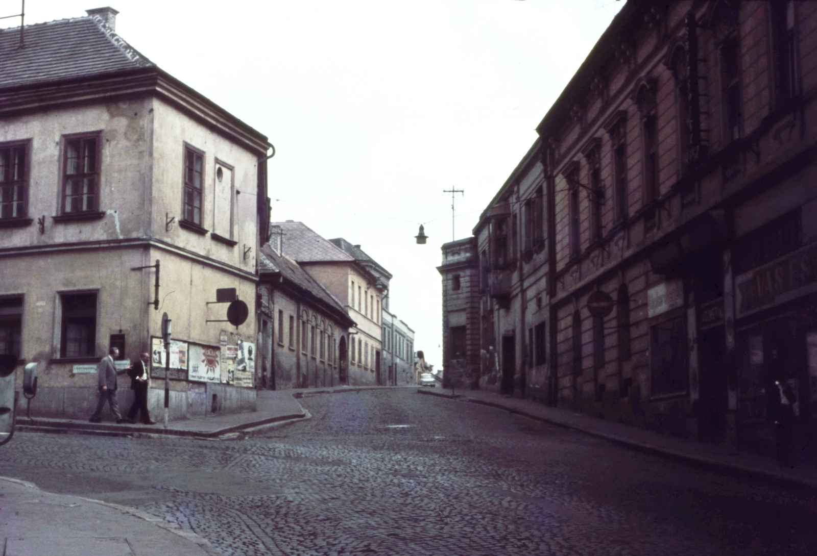 Hungary, Veszprém, Brusznyai Árpád utca (Bajcsy-Zsilinszky út) a Kossuth Lajos utcáról nézve., 1968, Herth Viktória dr, Bodó Emma, colorful, street view, Fortepan #76549