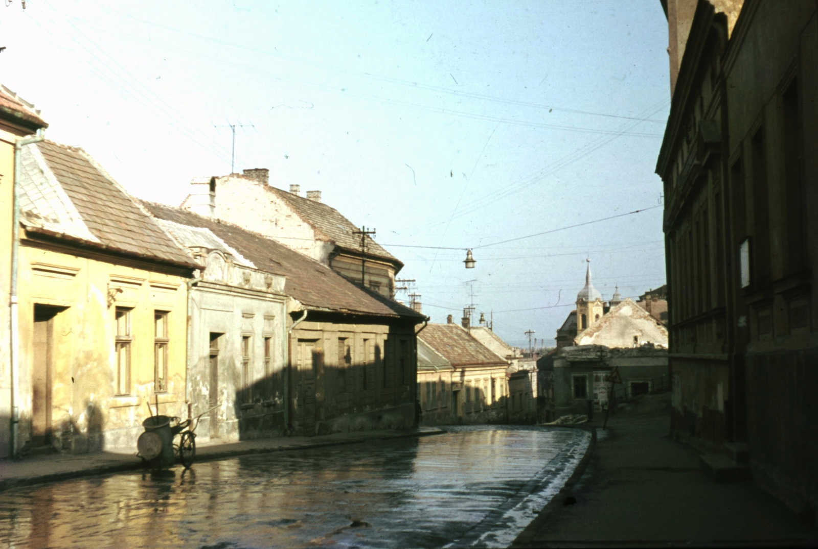 Hungary, Veszprém, Brusznyai Árpád (Bajcsy-Zsilinszky) utca a Szabadság tér irányába nézve., 1968, Herth Viktória dr, Bodó Emma, colorful, street view, dustbin, Fortepan #76559