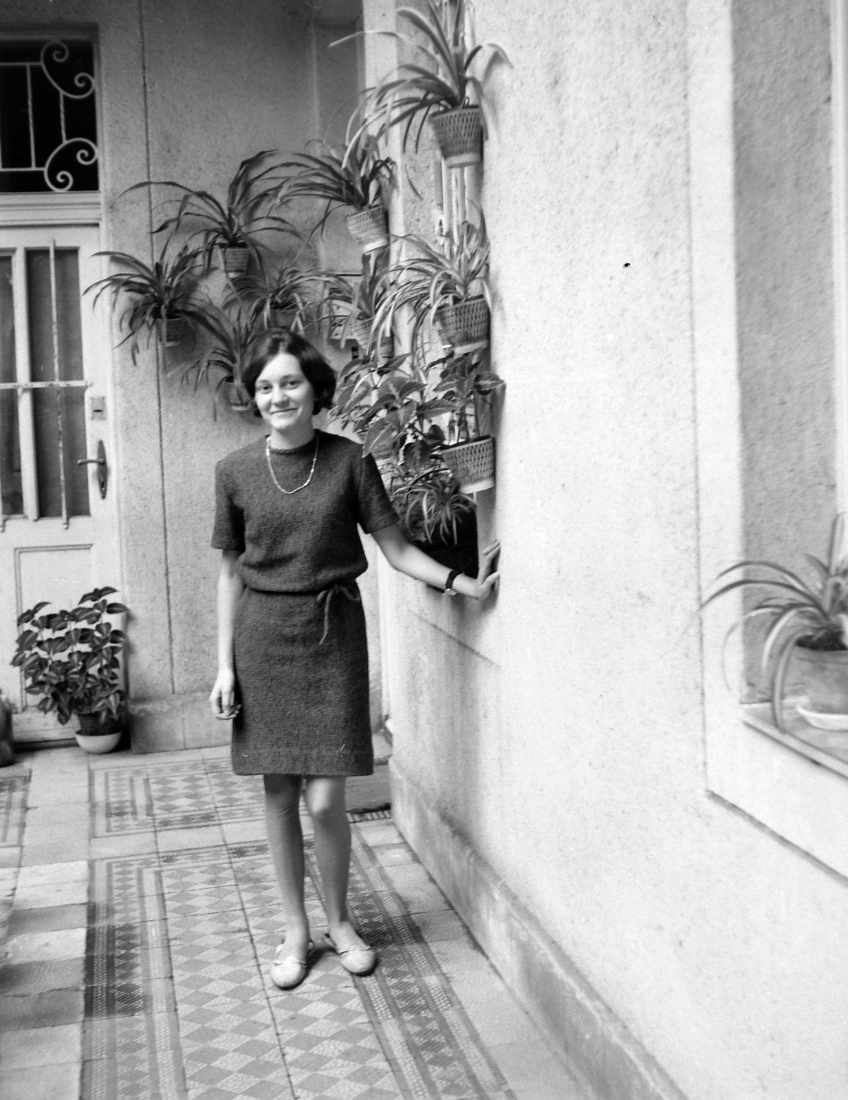 1970, Fortepan, portré, körfolyosó, nő, dísznövény, Fortepan #7656