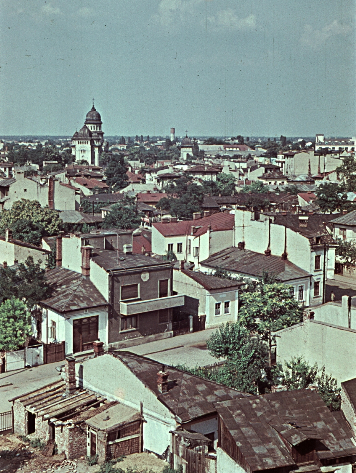 Romania, Bucharest, kilátás a Șoseaua Ștefan cel Mare felől Colentina városrészre, előtérben a Strada Vaporul lui Assan, háttérben a Szent Demeter-templom., 1962, Erky-Nagy Tibor, colorful, picture, Fortepan #76578