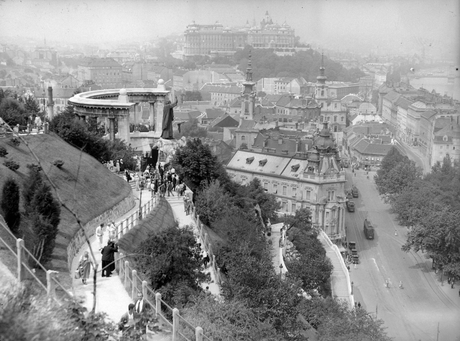 Hungary, Budapest I., Látkép a Gellérthegy oldalából a budai Vár felé nézve., 1928, Fortepan, sculpture, palace, Budapest, Saint Gerard-portrayal, Fortepan #7658