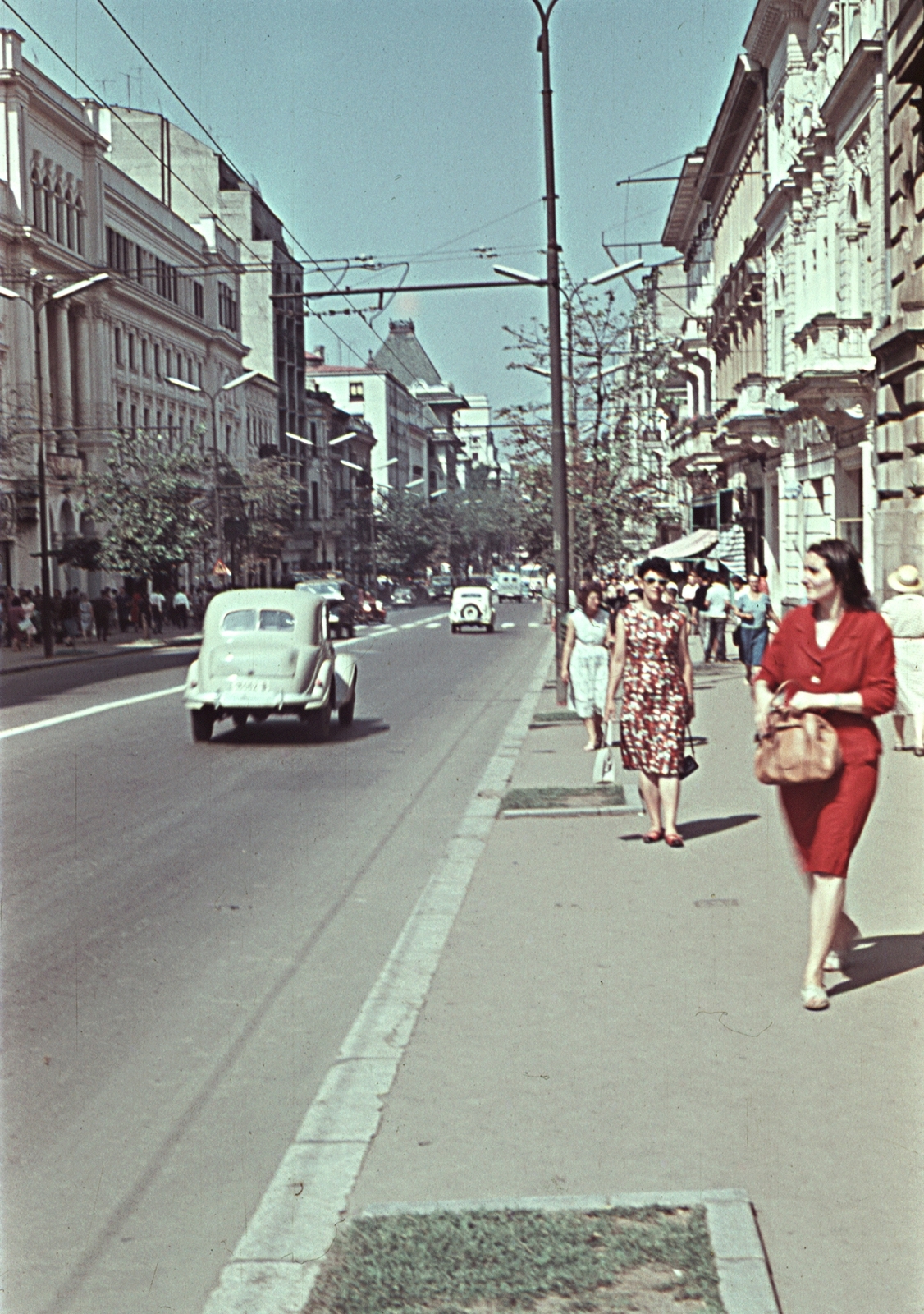 Romania, Bucharest, Bulevardul Regina Elisabeta (Bulevardul 6 Martie) a Strada Ion Brezoianu felé nézve., 1962, Erky-Nagy Tibor, fashion, colorful, women, street view, automobile, Fortepan #76580