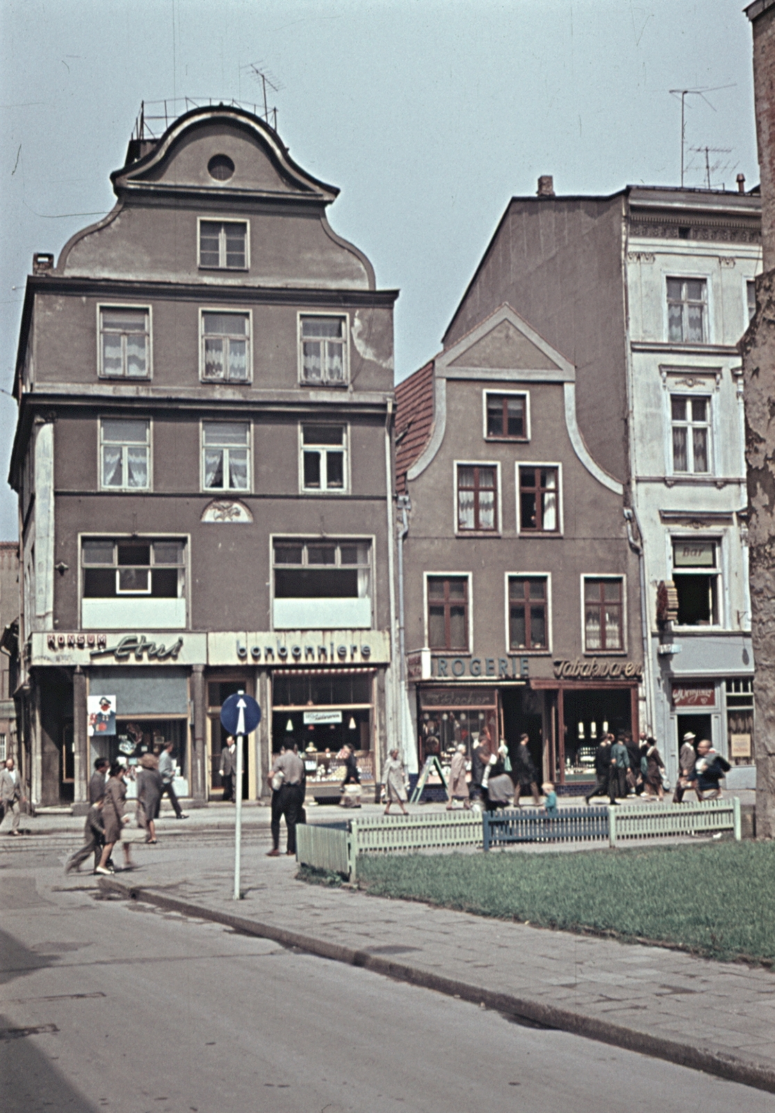 Germany, Rostock, Kröpeliner Strasse a Rungestrasse felől nézve., 1965, Erky-Nagy Tibor, colorful, street view, genre painting, GDR, Fortepan #76626