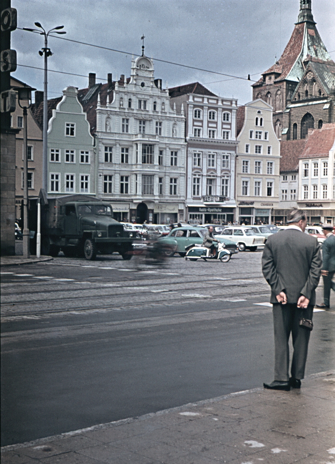 Germany, Rostock, Neuer Markt, jobb szélen a Marienkirche tornya látszik., 1965, Erky-Nagy Tibor, colorful, commercial vehicle, street view, GDR, lamp post, scooter, automobile, crosswalk, IFA-brand, Fortepan #76631