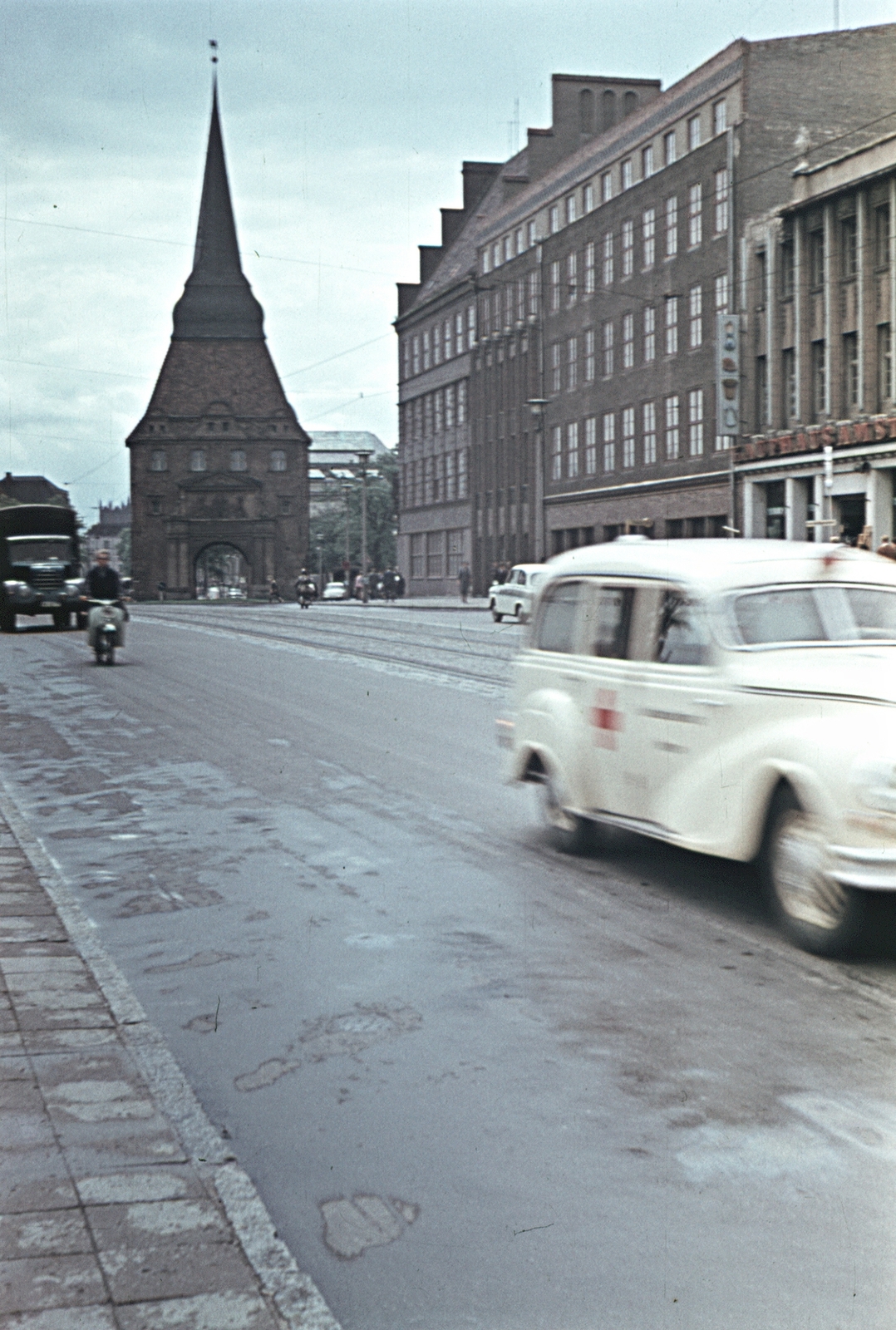Germany, Rostock, Steinstrasse, szemben a Steintor., 1965, Erky-Nagy Tibor, colorful, commercial vehicle, street view, ambulance, GDR, scooter, Fortepan #76633