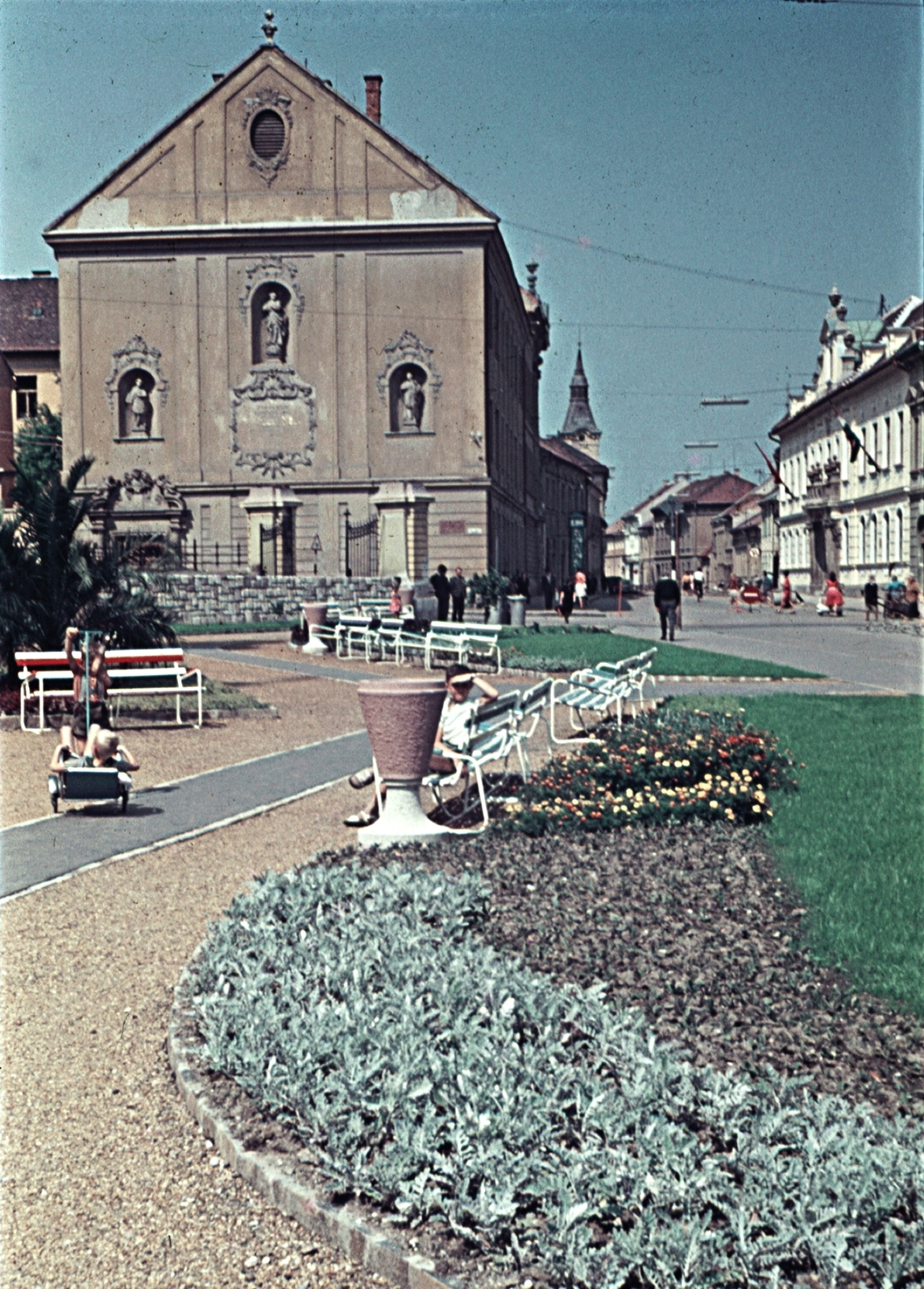 Hungary, Eger, Széchenyi István (Széchenyi) utca, szemben a Dobó István Gimnázium (Jezsuita kollégium)., 1966, Erky-Nagy Tibor, colorful, Baroque-style, Fortepan #76651