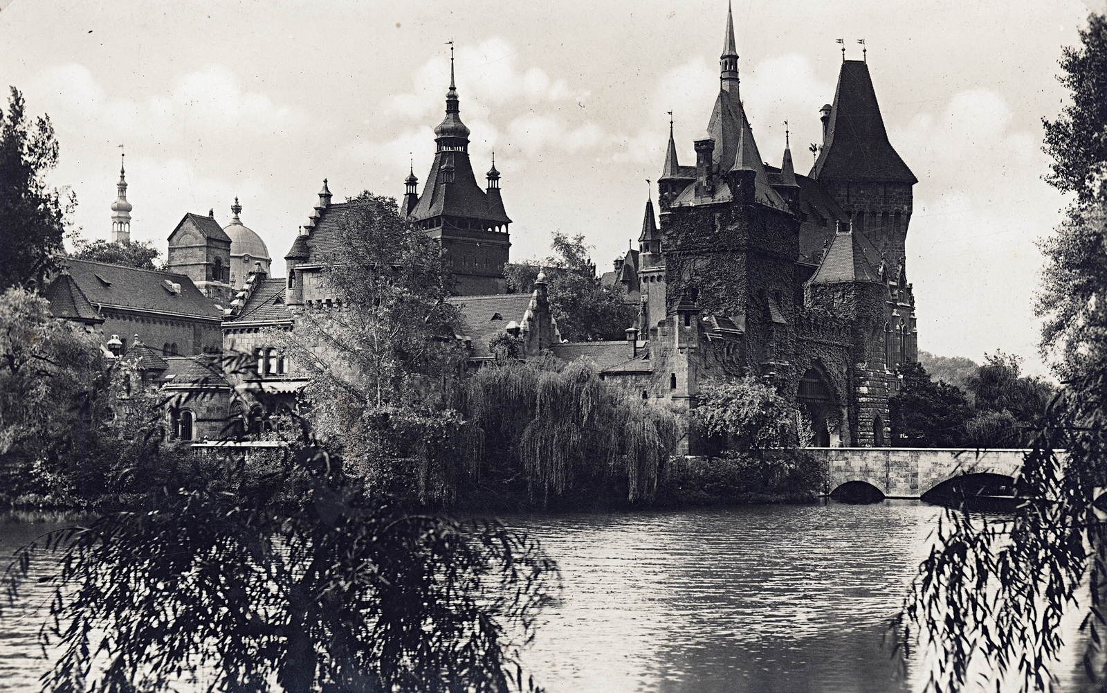 Hungary, Budapest XIV., Vajdahunyad vára., 1935, Erky-Nagy Tibor, castle, lake, Ignác Alpár-design, eclectic architecture, Budapest, Fortepan #76655