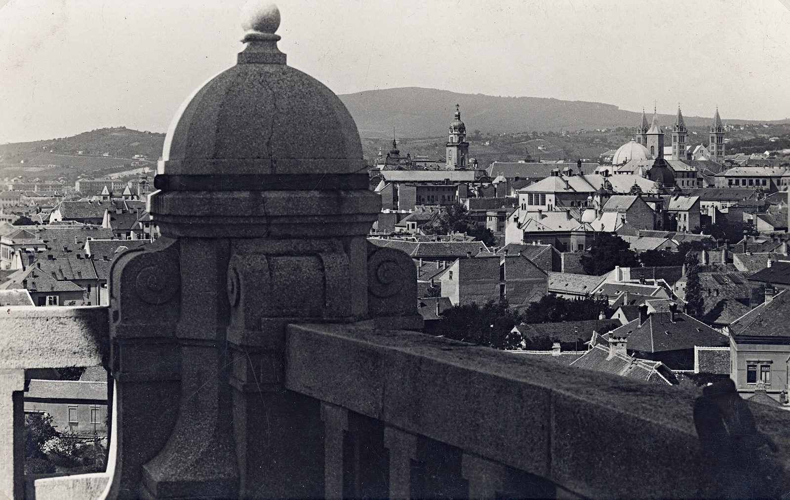 Hungary, Pécs, Rákóczi út 80., kilátás a Magyar Királyi Erzsébet Tudományegyetem központi épülete (később a Pécsi Tudományegyetem Közgazdaságtudományi Kara) tornyából a Városháza, a Dzsámi és a Székesegyház felé., 1935, Erky-Nagy Tibor, basilica, Catholic Church, romanesque revival architect, Cathedral, Fortepan #76666