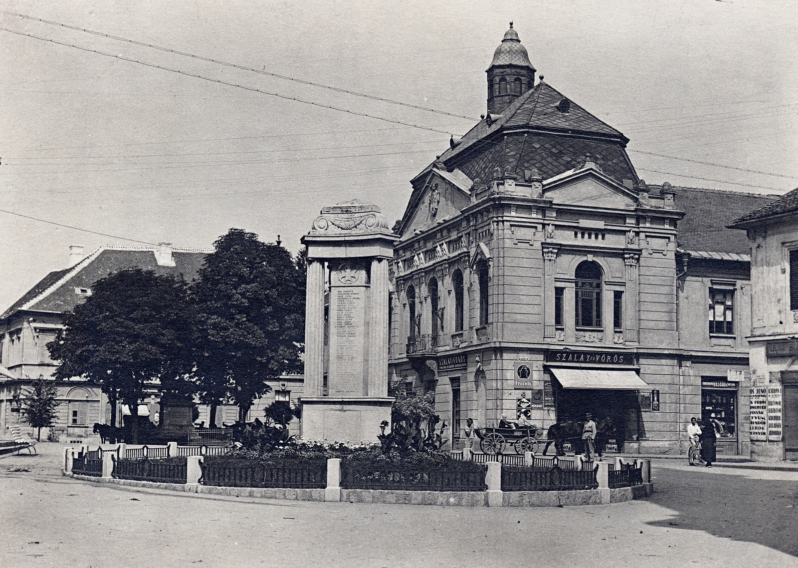 Magyarország, Szigetvár, Zrínyi tér, előtérben az I. világháborús emlékmű (Hikisch Jenő, 1923.)., 1935, Erky-Nagy Tibor, Fortepan #76671