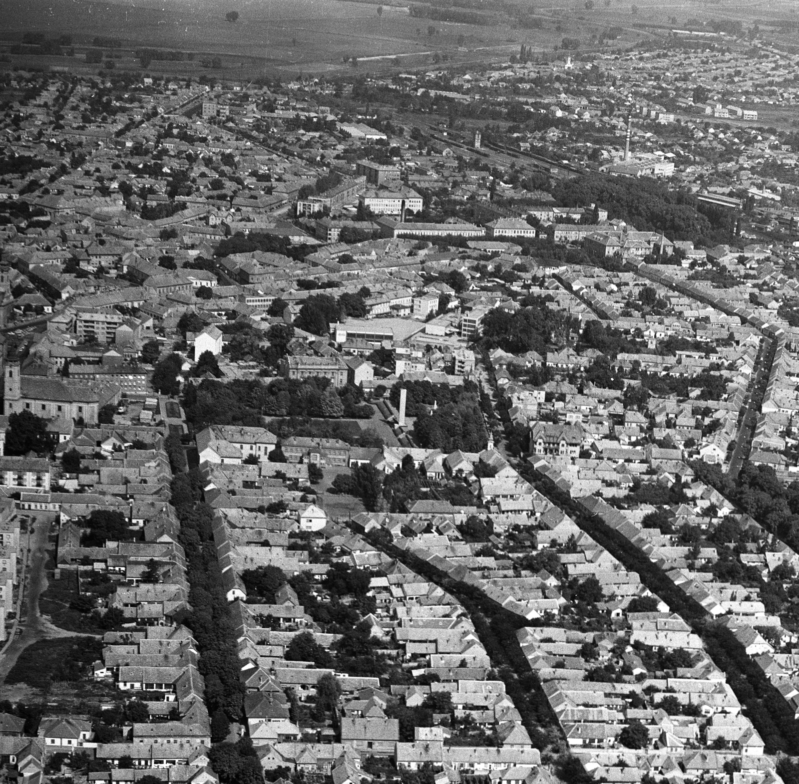 Magyarország, Baja, légifotó, előtérben a Déri-kert, ettől balra a Szent Antal utca., 1974, Erky-Nagy Tibor, légi felvétel, Fortepan #76718