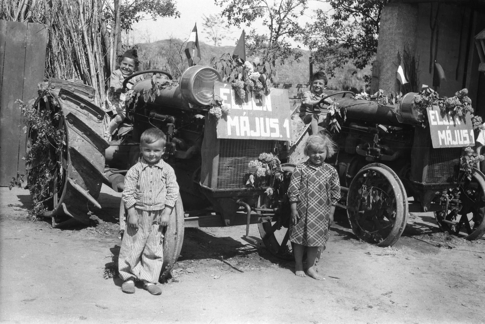 1947, Erky-Nagy Tibor, tractor, 1st of May parade, kids, girls'n'cars, Fordson-brand, Fortepan #76756