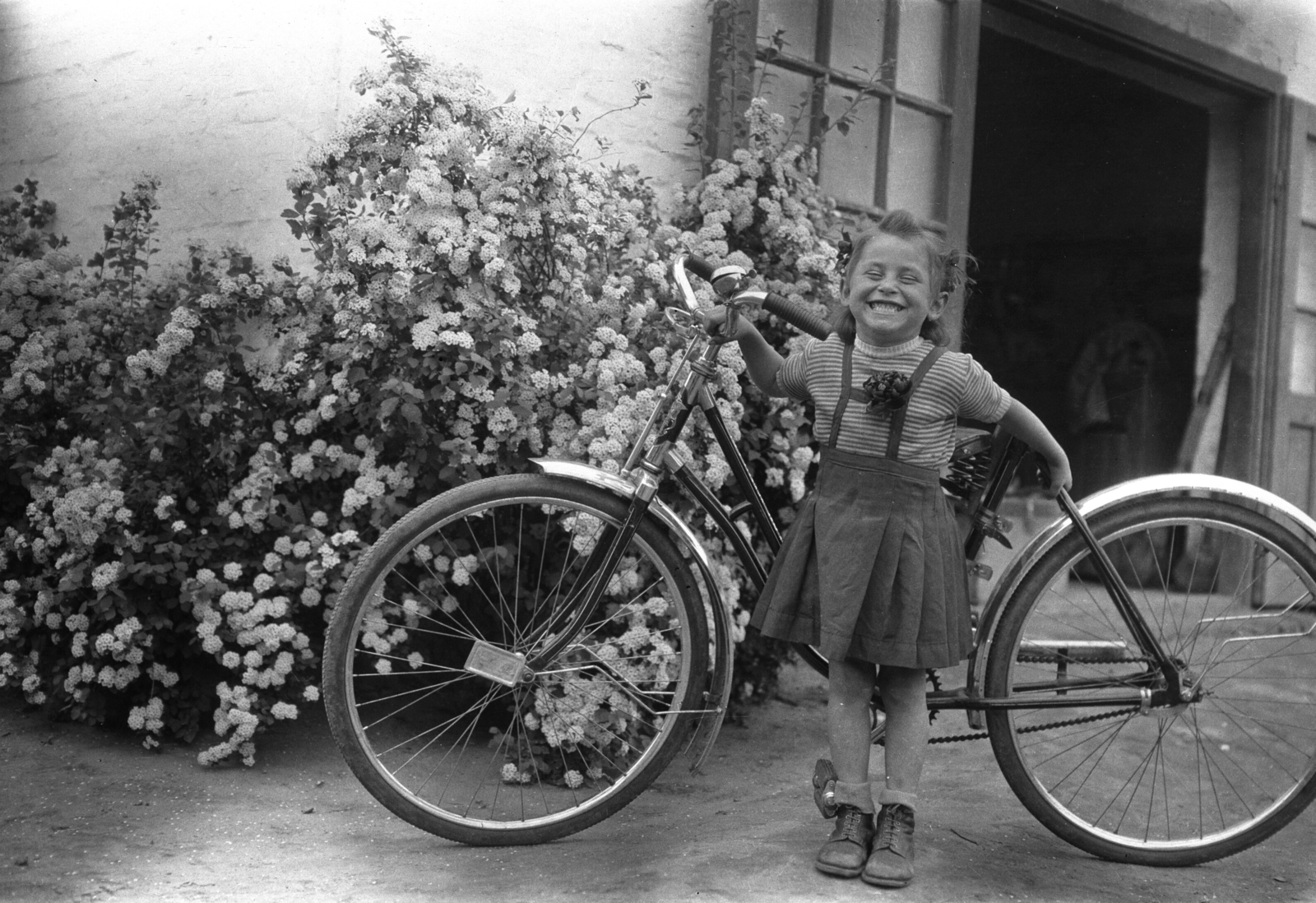 1947, Erky-Nagy Tibor, bicycle, smile, girl, Fortepan #76757