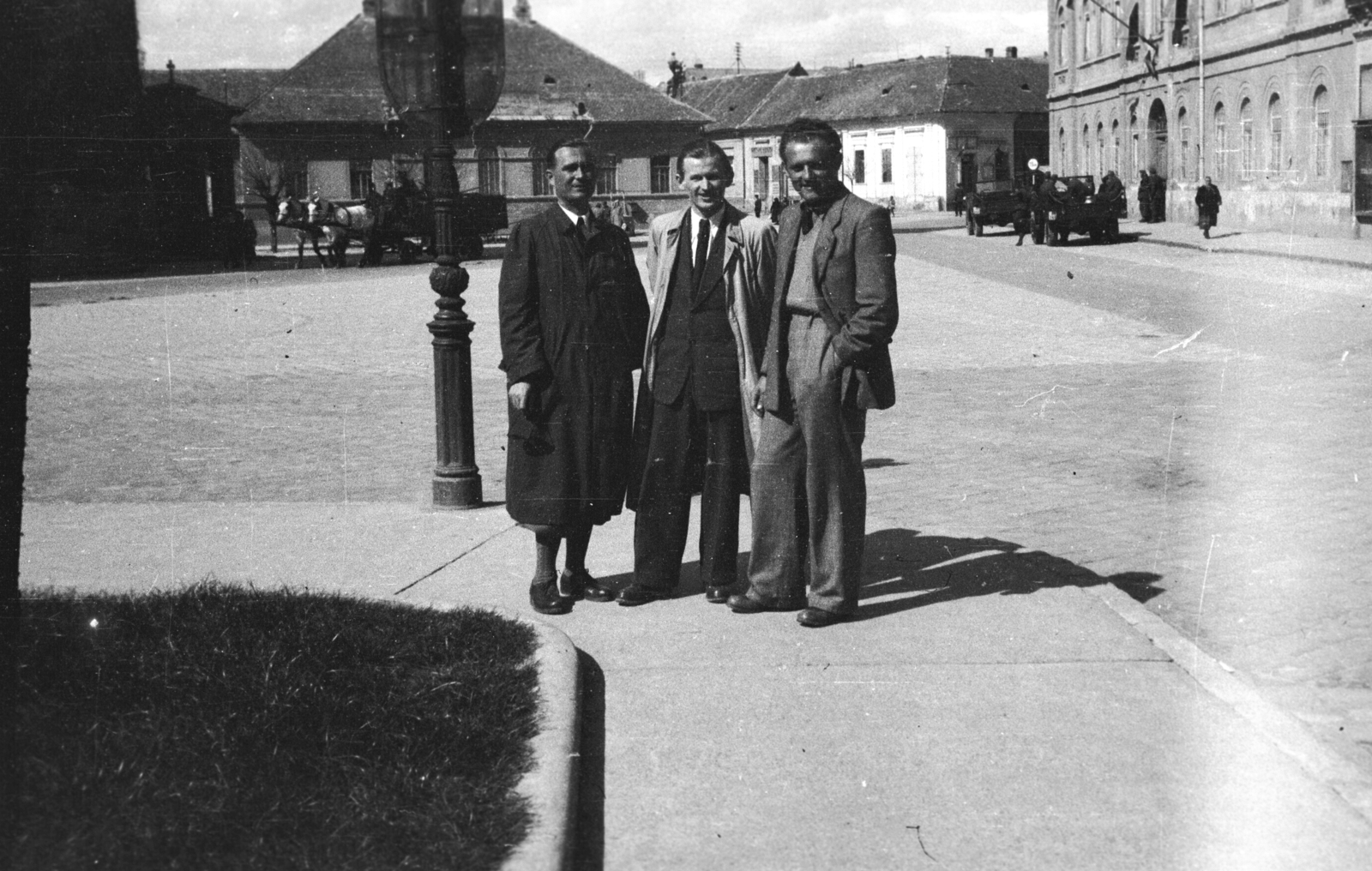 Hungary, Baja, Tóth Kálmán tér, háttérben a paplak, mellette a Táncsics Mihály utca torkolata., 1952, Erky-Nagy Tibor, men, suit, square, Fortepan #76758