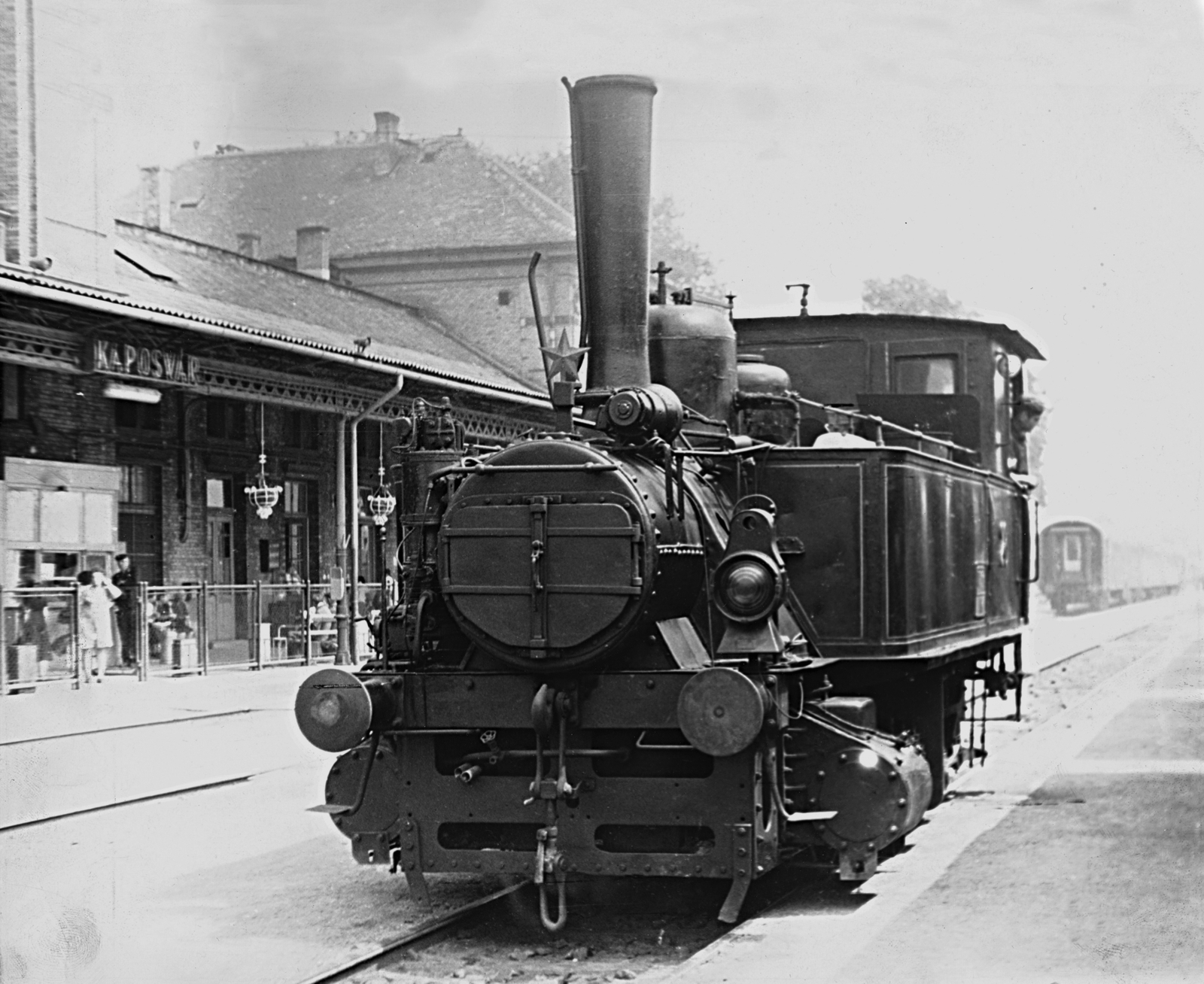 Hungary, Kaposvár, vasútállomás., 1972, Erky-Nagy Tibor, steam locomotive, Red Star, train station, place-name signs, Fortepan #76759