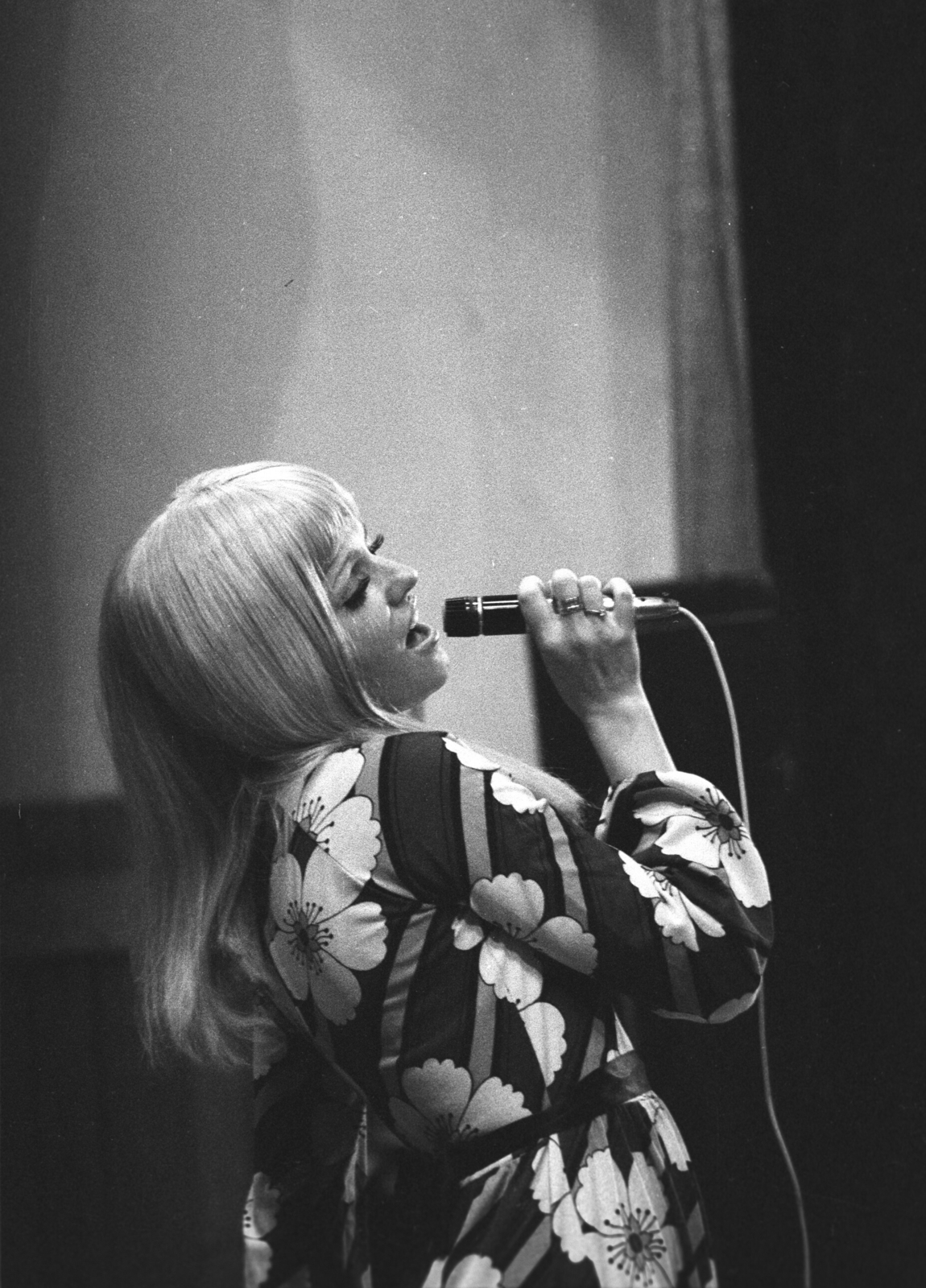Hungary, Nyíregyháza, Móricz Zsigmond Színház, Cserháti Zsuzsa., 1972, Erky-Nagy Tibor, singing, Fortepan #76764