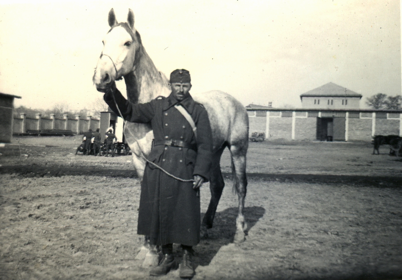1939, Klenner Aladár, portrait, sunshine, uniform, horse, yard, military, man, sand, Fortepan #76800