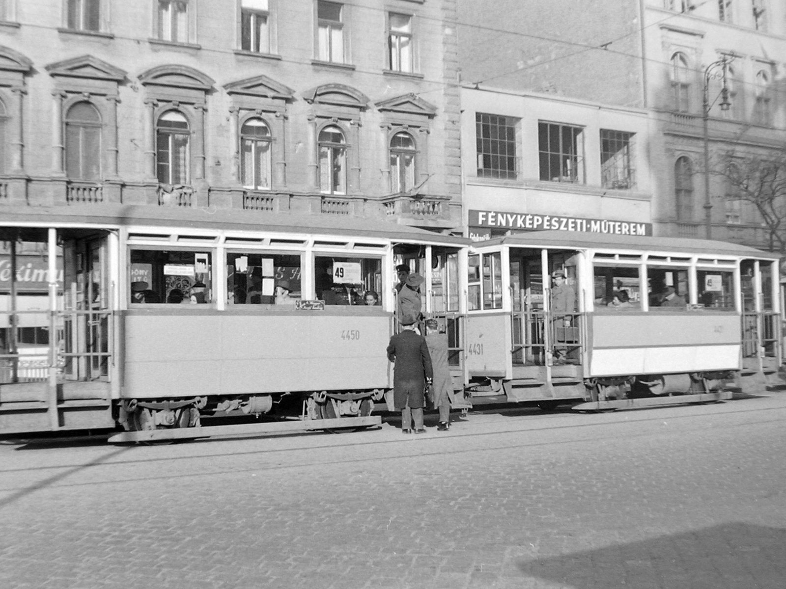 Hungary, Budapest V., Károly körút (Somogyi Béla út) 4., 6., 8. sz. épületek., 1950, Magyar Rendőr, sign-board, tram, Budapest, public transport line number, Fortepan #7681