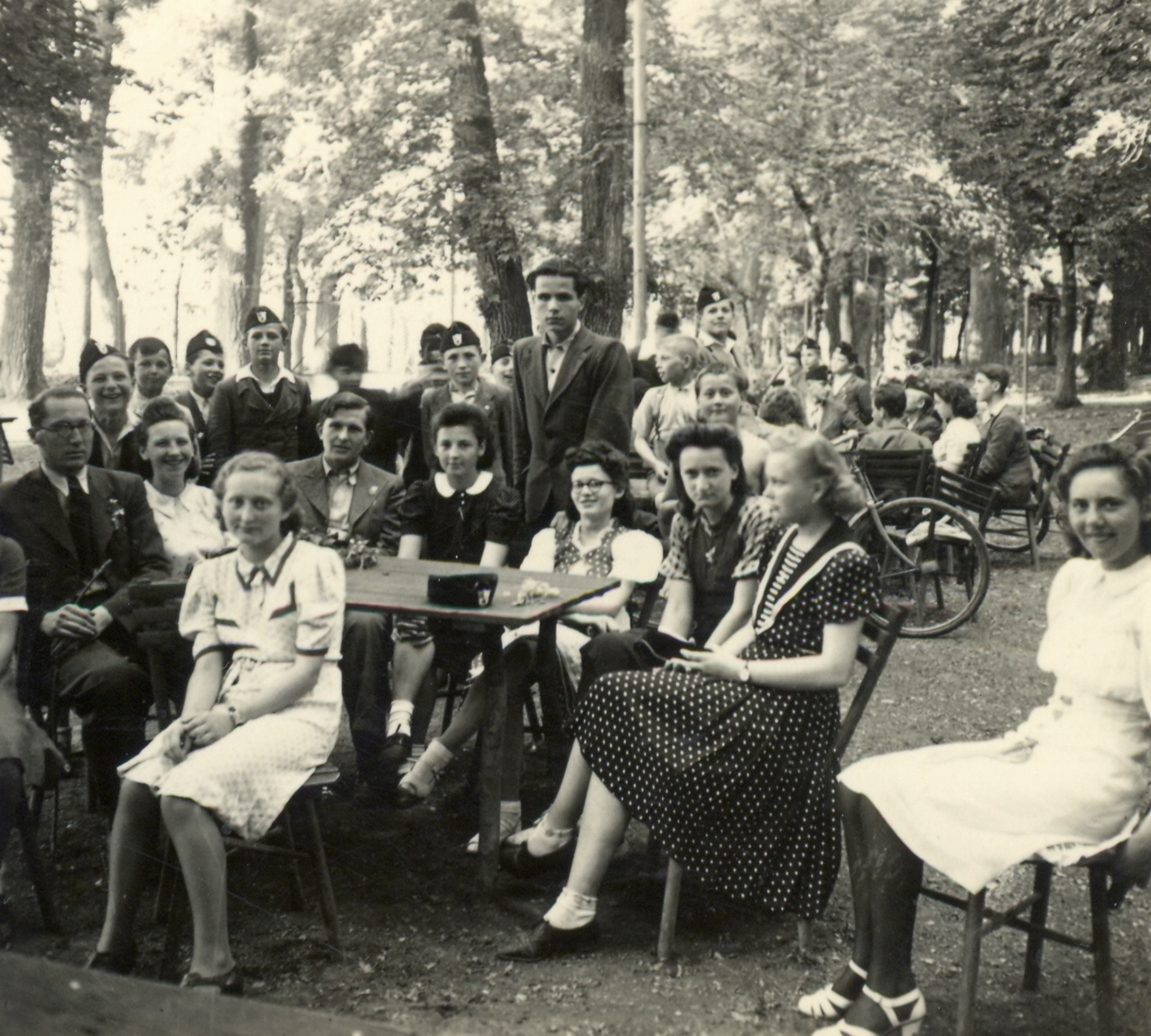 Slovakia, Nové Zámky, Berek (Lesopark Berek)., 1940, Klenner Aladár, student, rest area, tableau, Fortepan #76821
