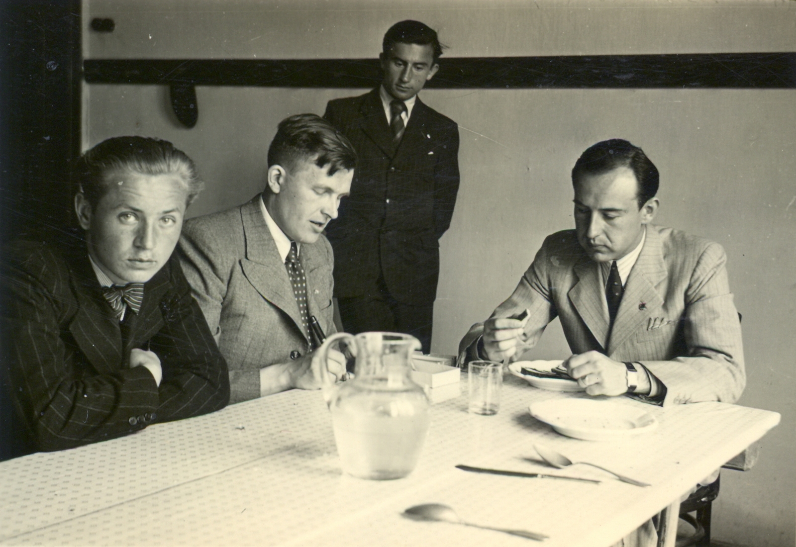 1940, Klenner Aladár, wrist watch, plate, jug, table, Fortepan #76822
