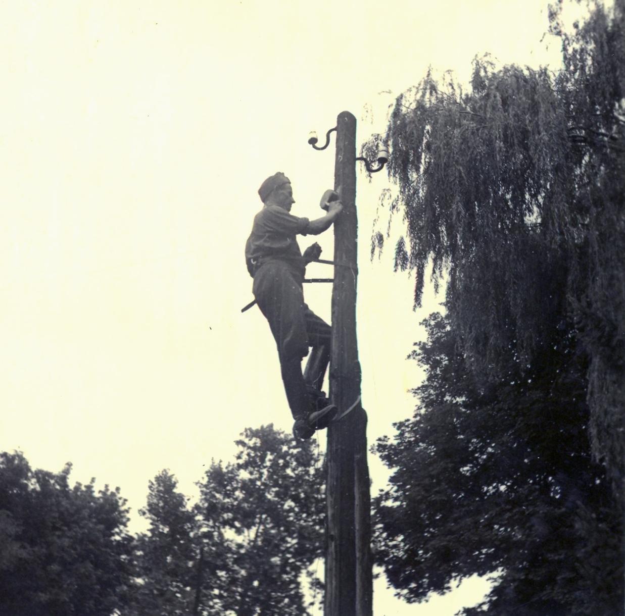 1940, Klenner Aladár, radio soldier, climbing-irons, pole climbing, Fortepan #76840