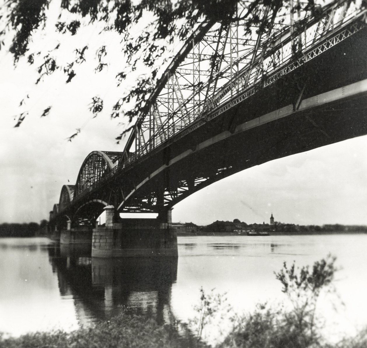 Magyarország, Esztergom, Mária Valéria híd, a túlparton Párkány., 1941, Klenner Aladár, Duna, Duna-híd, Feketeházy János-terv, Fortepan #76853