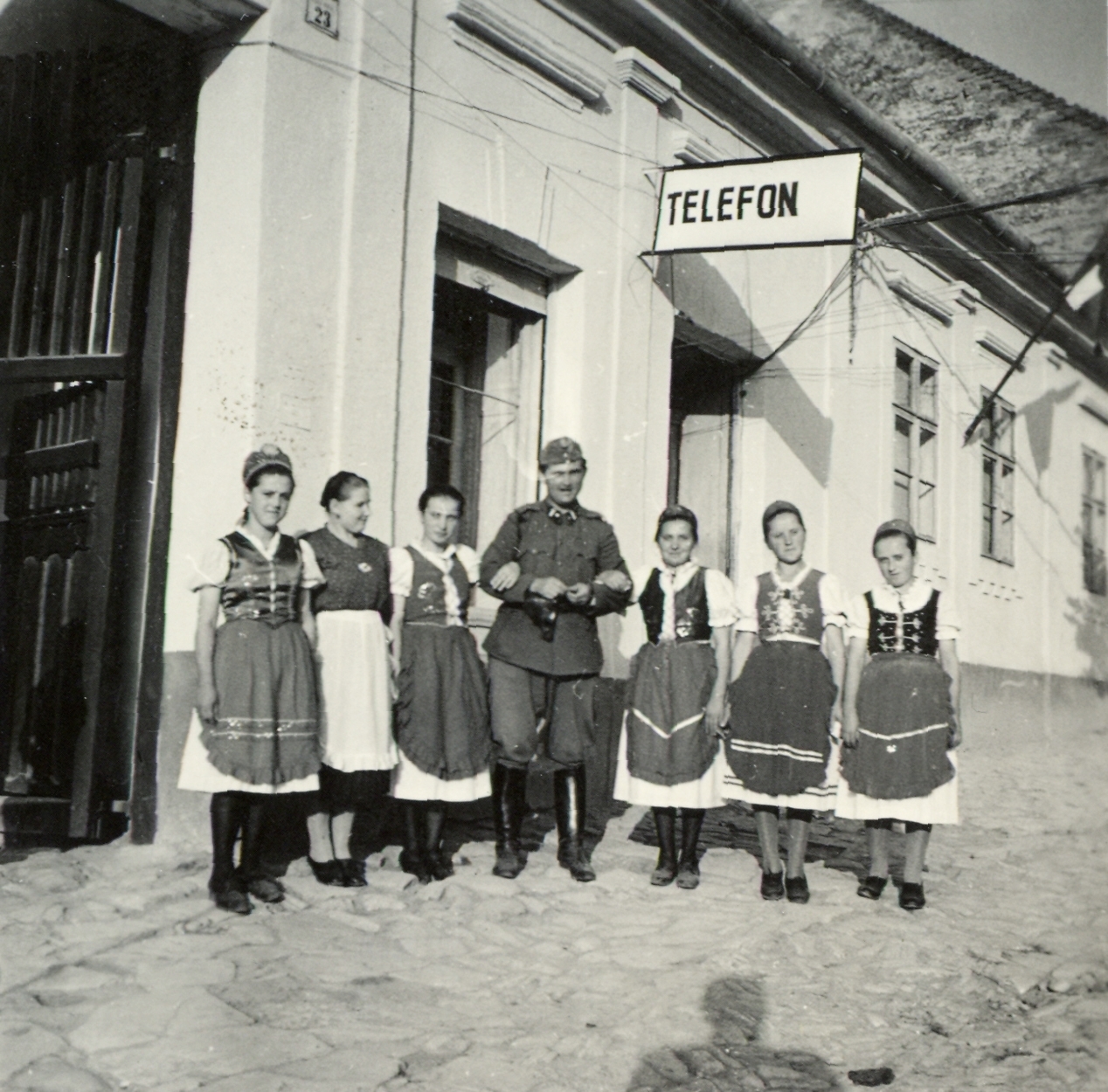 Romania,Transylvania, Cehu Silvaniei, 1940, Klenner Aladár, women, folk costume, soldier, Fortepan #76934
