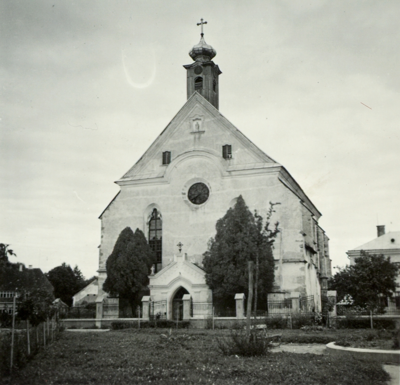 Romania,Transylvania, Bistrița, minorita templom., 1940, Klenner Aladár, church, Franciscans, Fortepan #76940